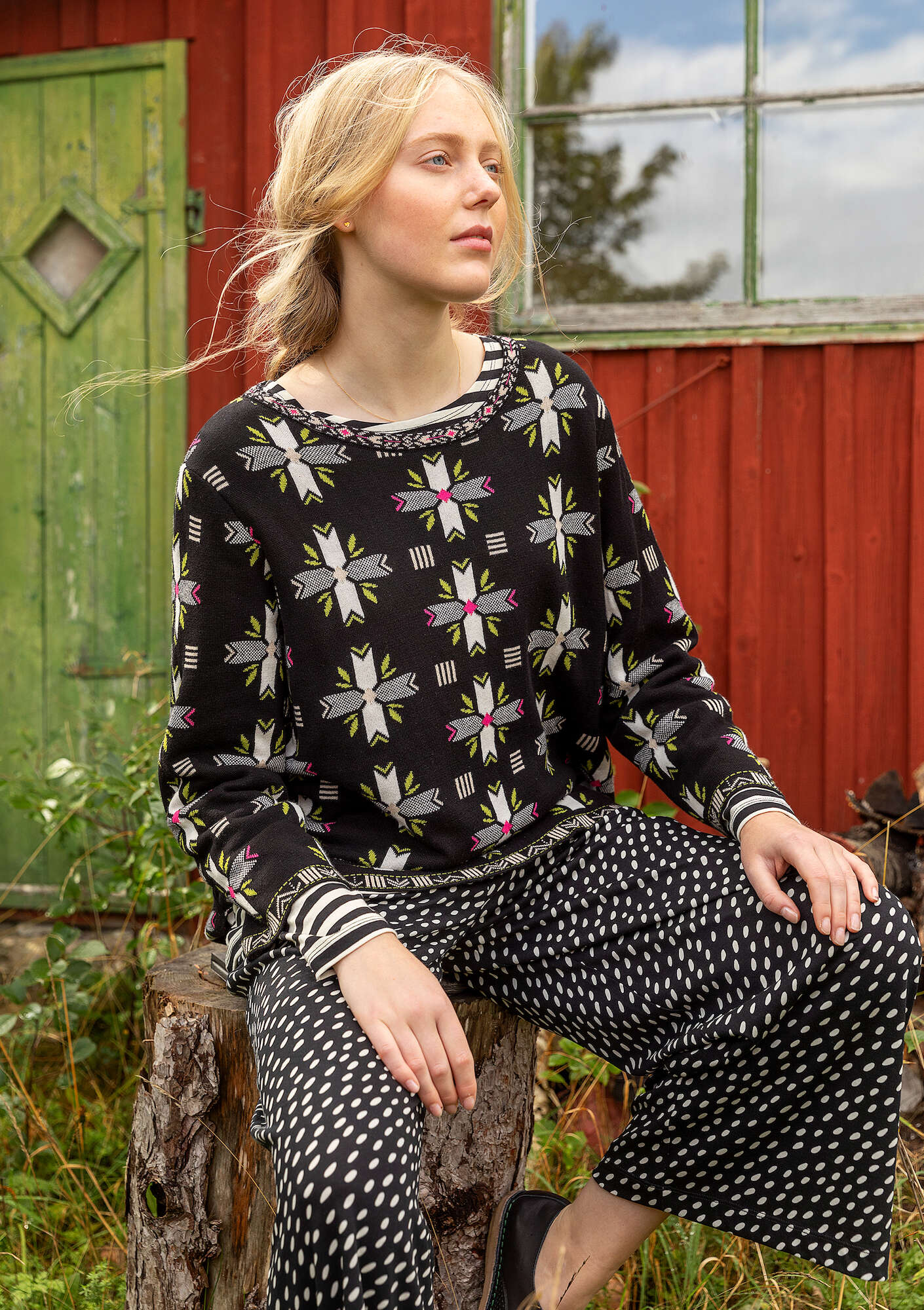 "Bunge" sweater crafted from organic and recycled cotton