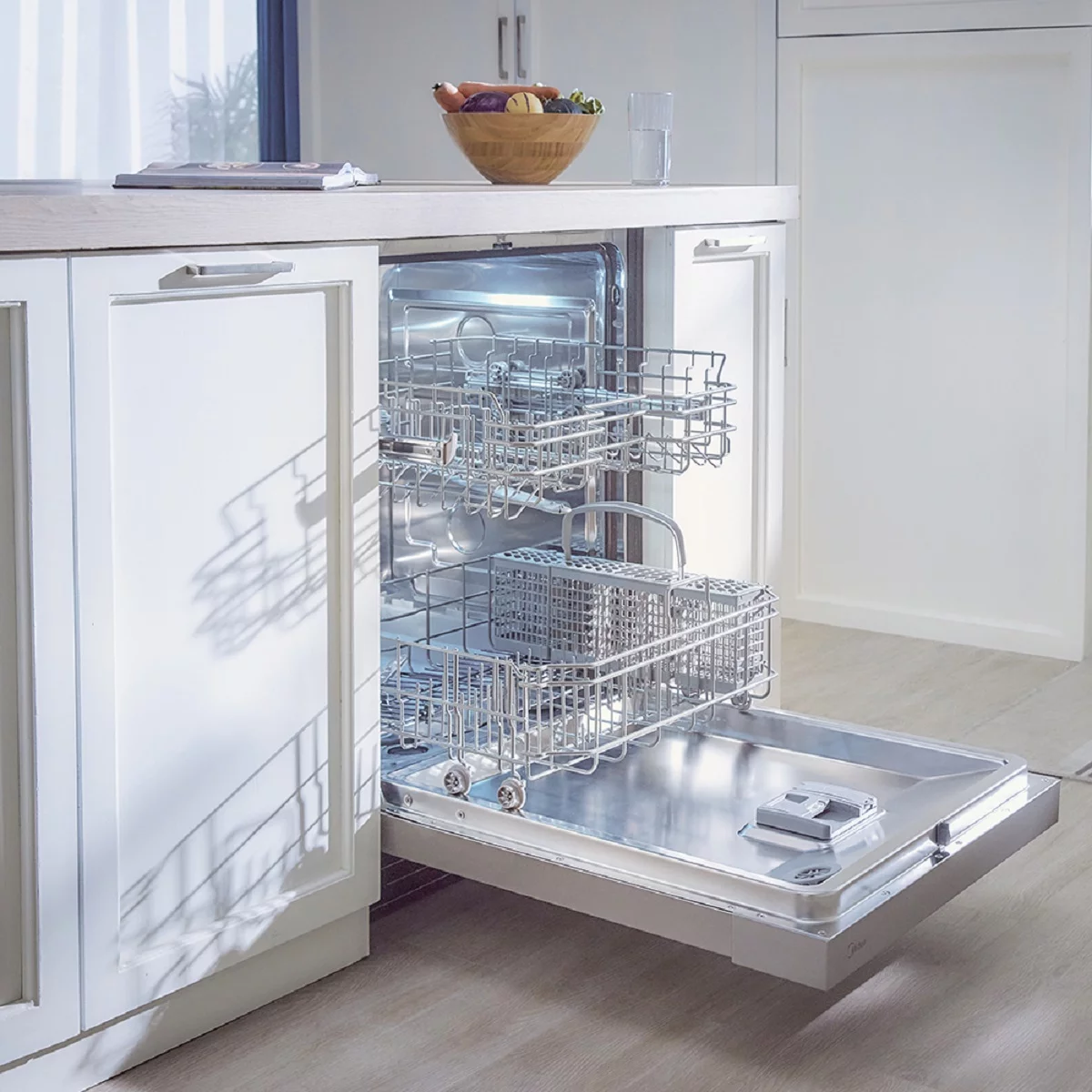 Midea 52 dBA 24″ Built-In Dishwasher with Extended Dry