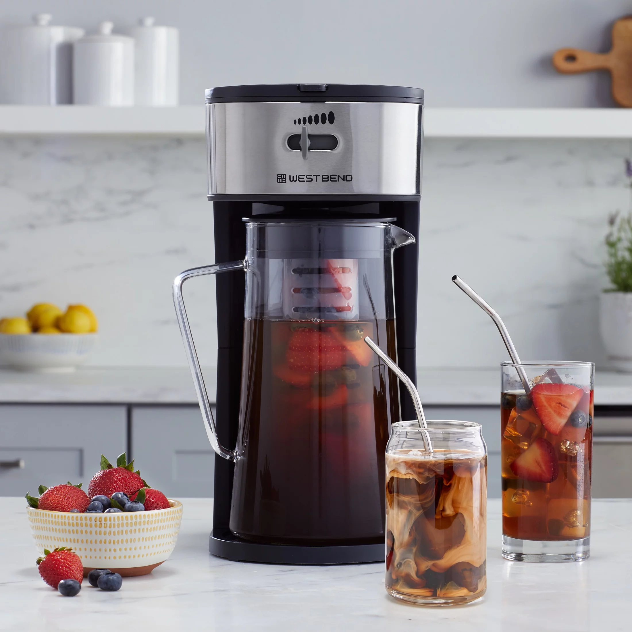 West Bend Iced Coffee and Iced Tea Maker with Infusion Tube, 2.75 Qt. Capacity, in Black (IT500-W)