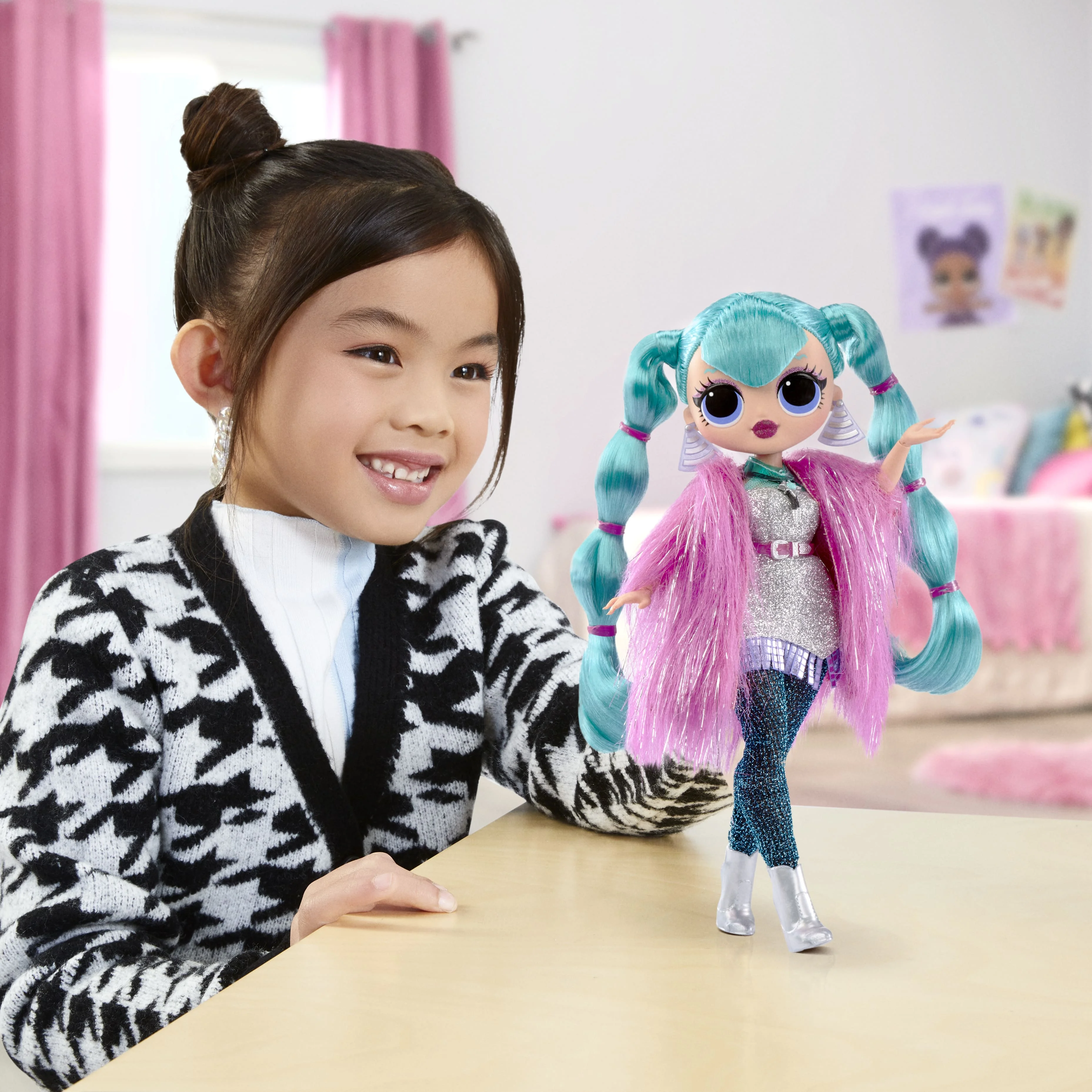 LOL Surprise O.M.G. Cosmic Nova Fashion Doll with multiple surprises and Fabulous Accessories ?C Great Gift for Kids Ages 4+