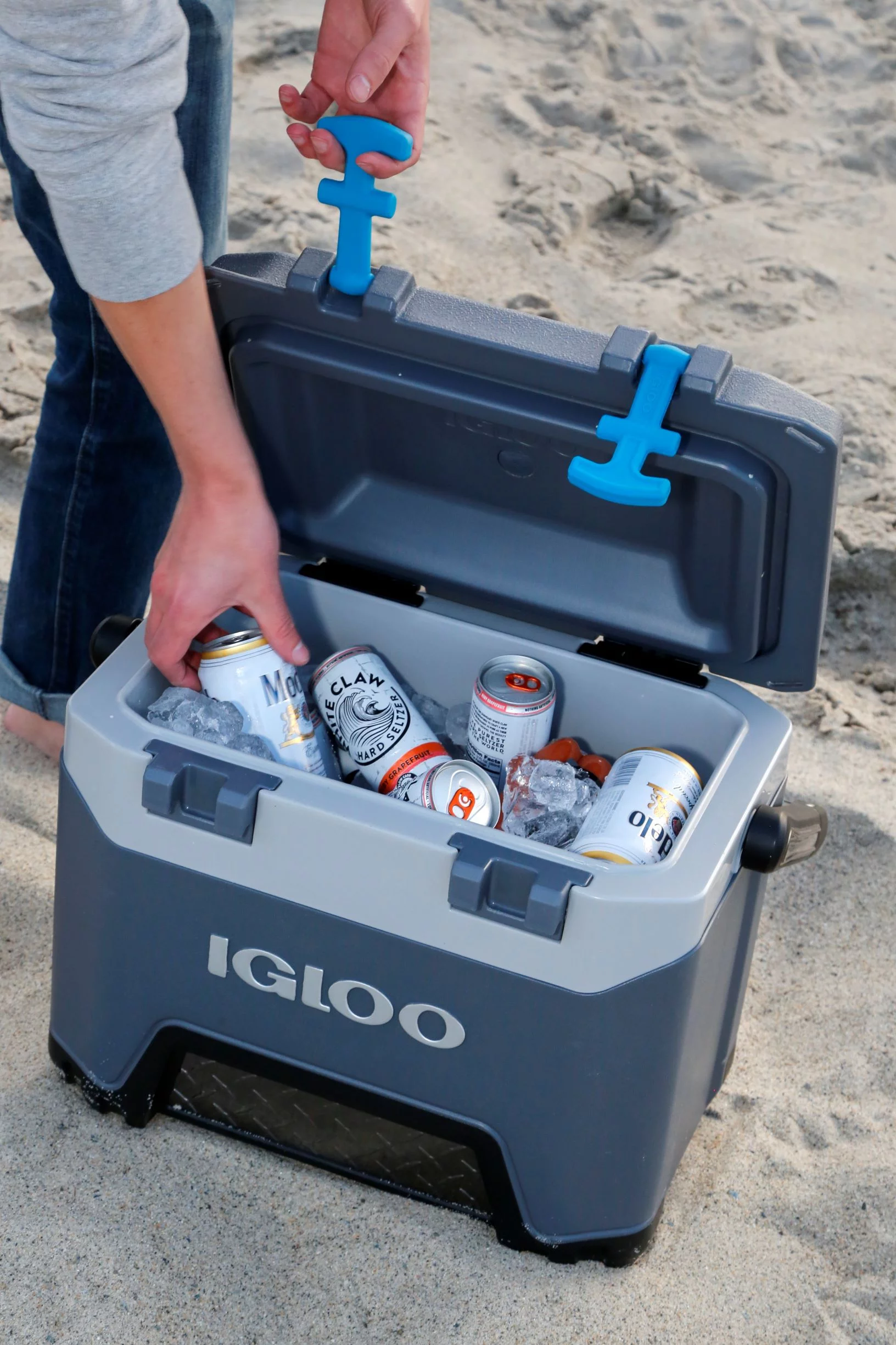 Igloo BMX Spacious 25 Quart Durable Cooler w/ Insulated Lid & Handles, Gray