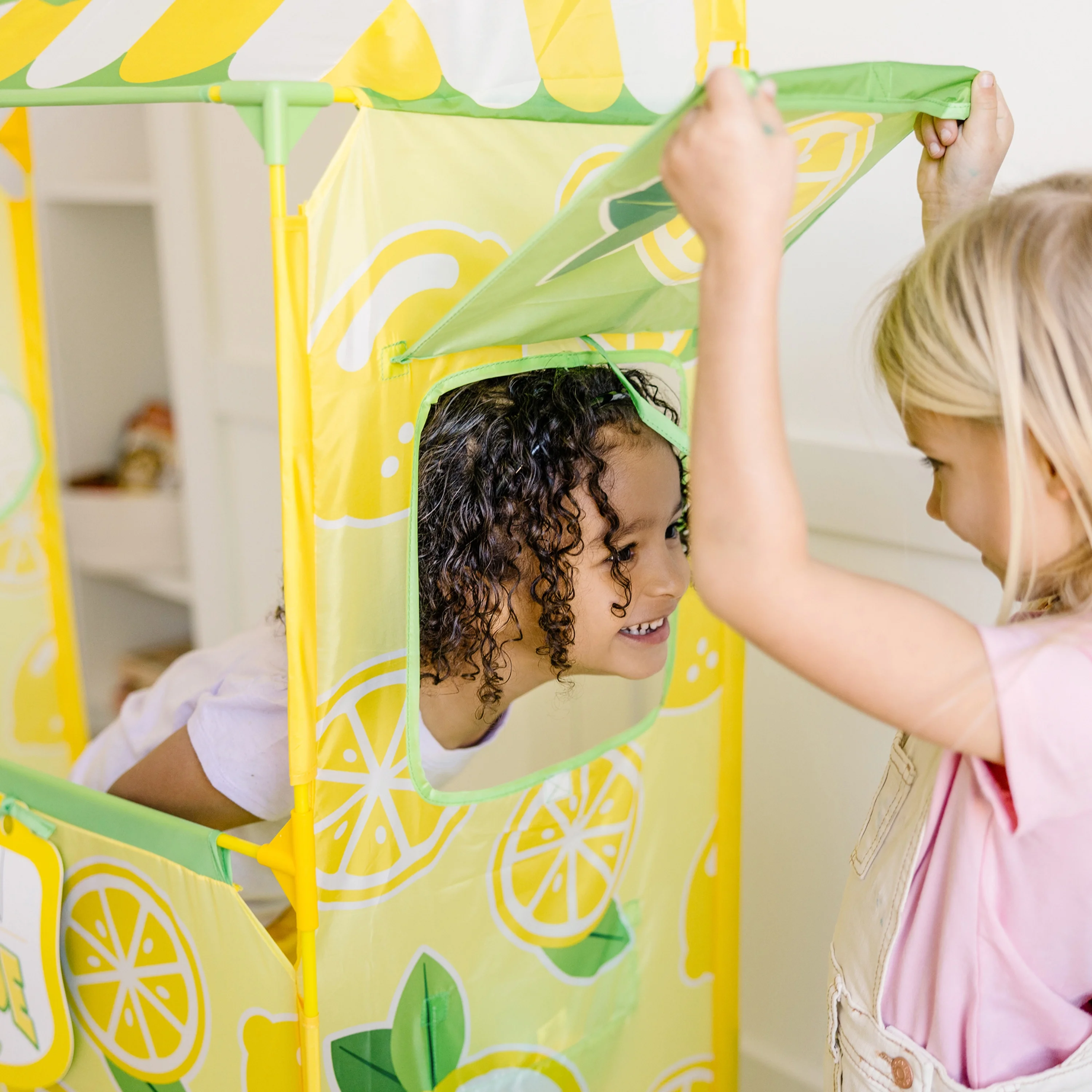 Melissa & Doug Lemonade Stand Play Tent With Beanbag Game, Easy to Assemble, for Toddlers, Preschoolers, and Kids Ages 3+