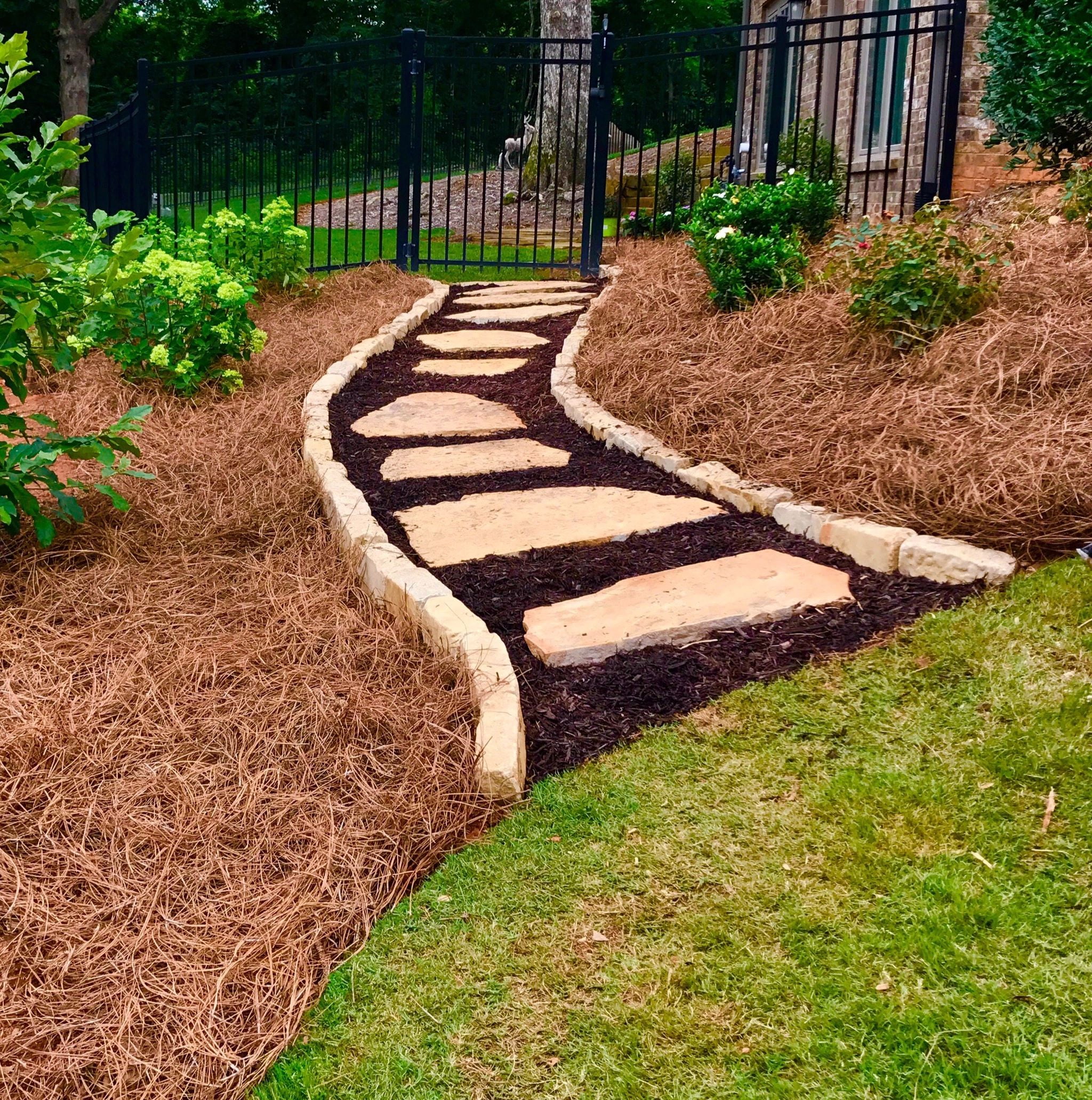 Premium Long Needle | Pine Straw Mulch | 300 Sqft