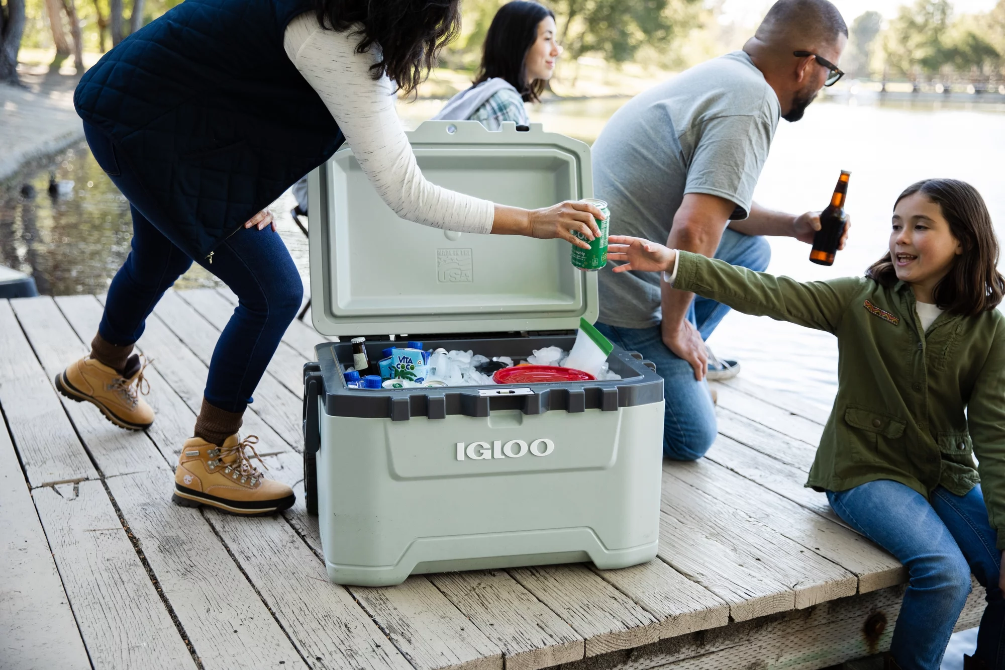 Igloo Overland 52 QT Ice Chest Cooler with Wheels, Gray (26″ x 19″ x 16″)