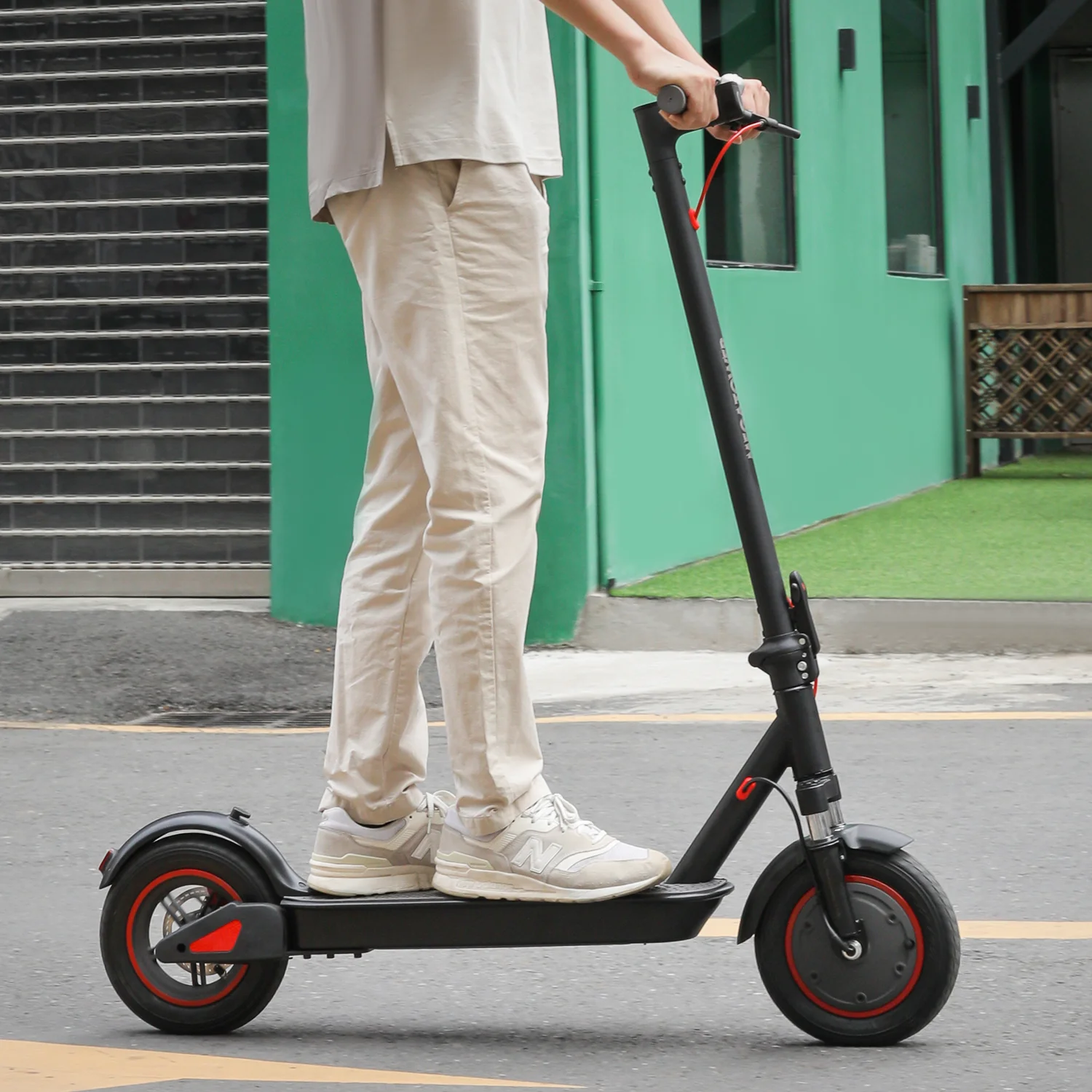 MADOG Electric Scooter with App-Enabled, E-Scooter Adults with 350W Motor, Up to 19 MPH & 22 Miles, Folding Electric Scooter with 10″ Rubber Tires, Max Load 250lbs, Black