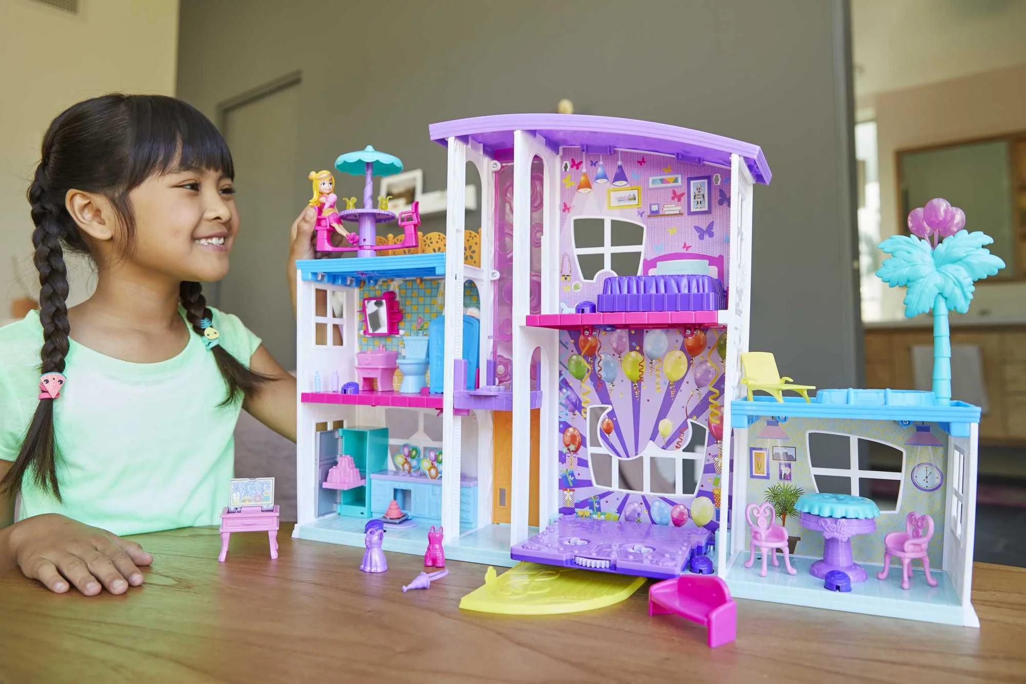 Polly Pocket Poppin’ Party Pad Is a Transforming Playhouse!