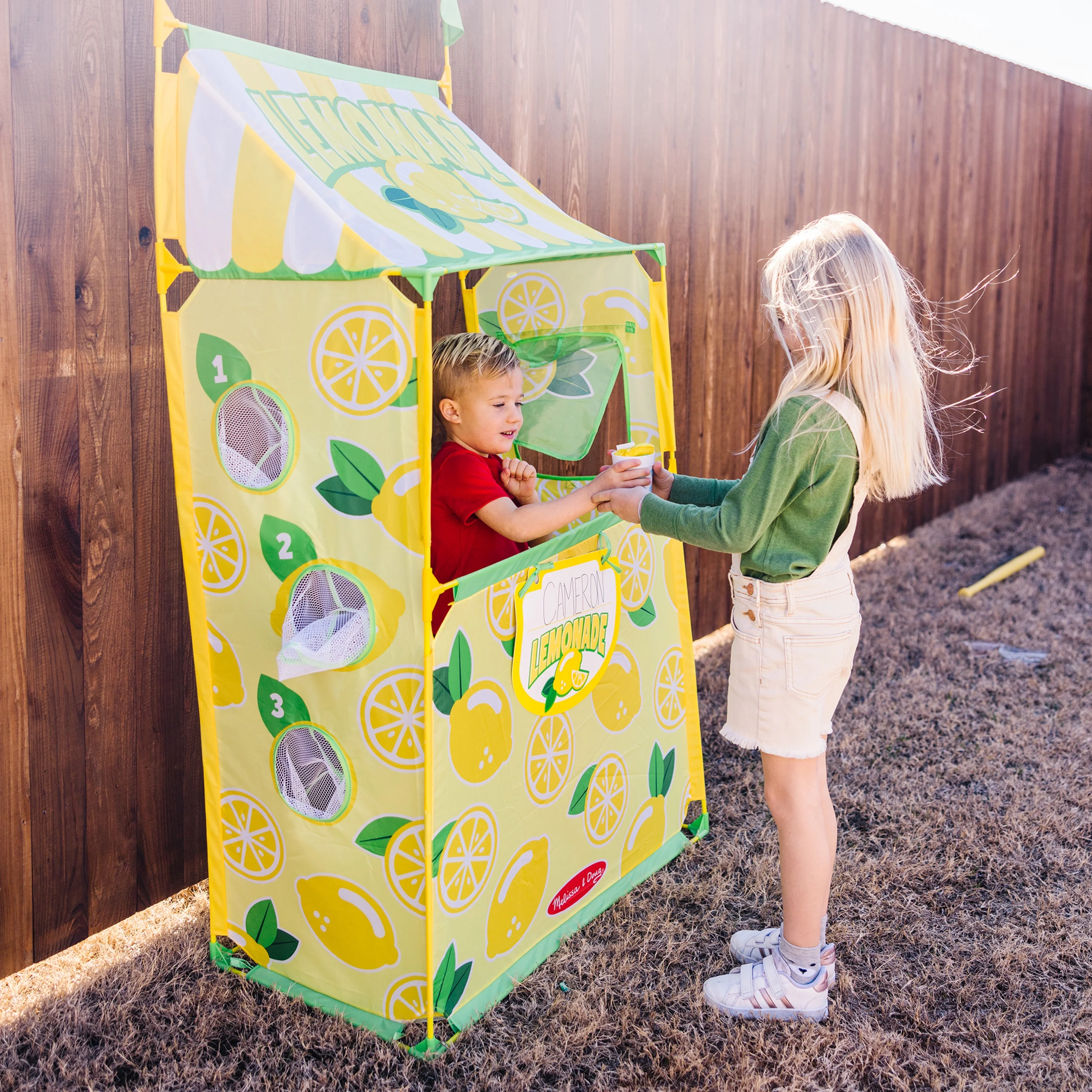 Melissa & Doug Lemonade Stand Play Tent With Beanbag Game, Easy to Assemble, for Toddlers, Preschoolers, and Kids Ages 3+