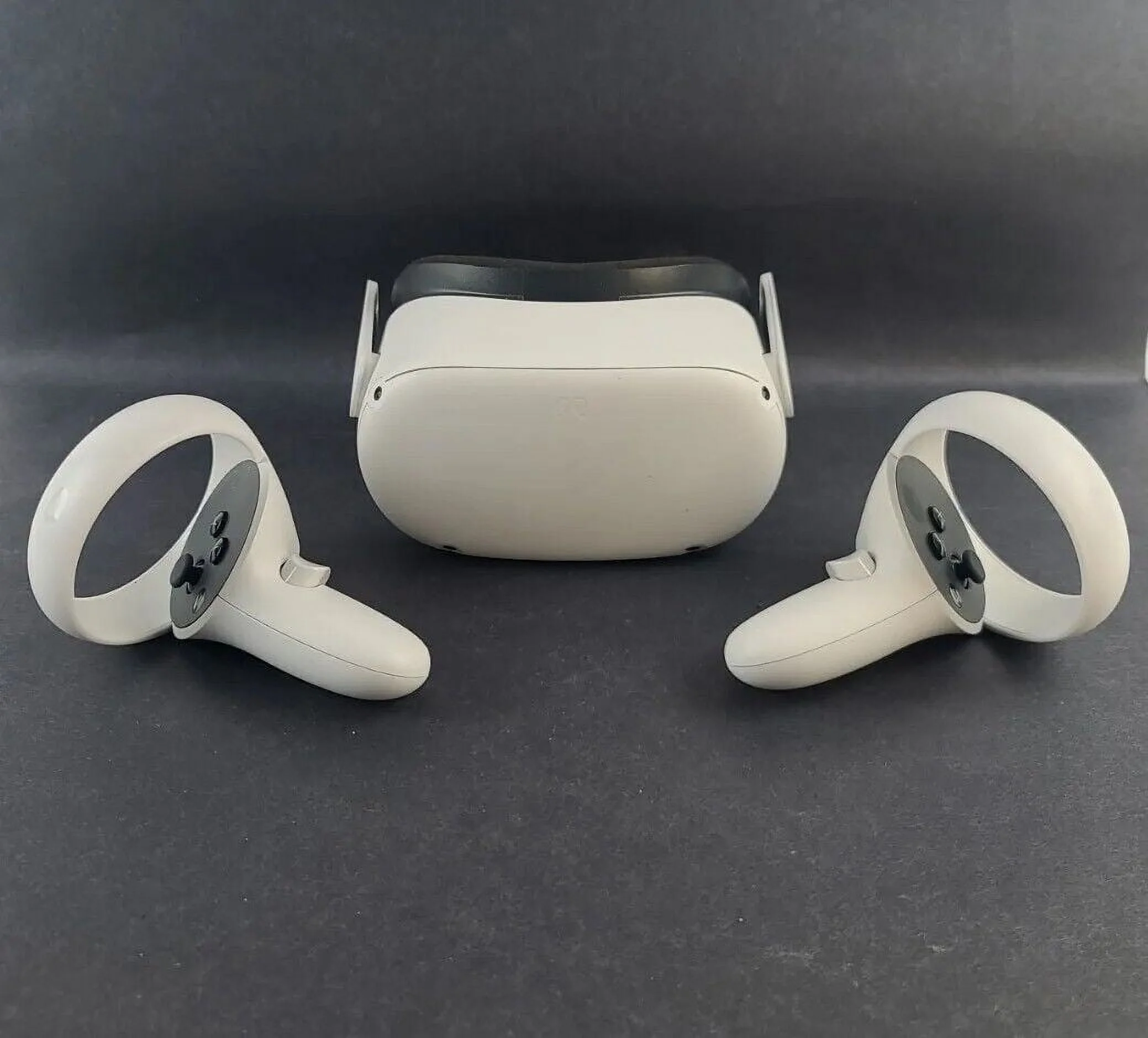 Oculus Quest 2  Advanced All-In-One Virtual Reality Headset  128 GB