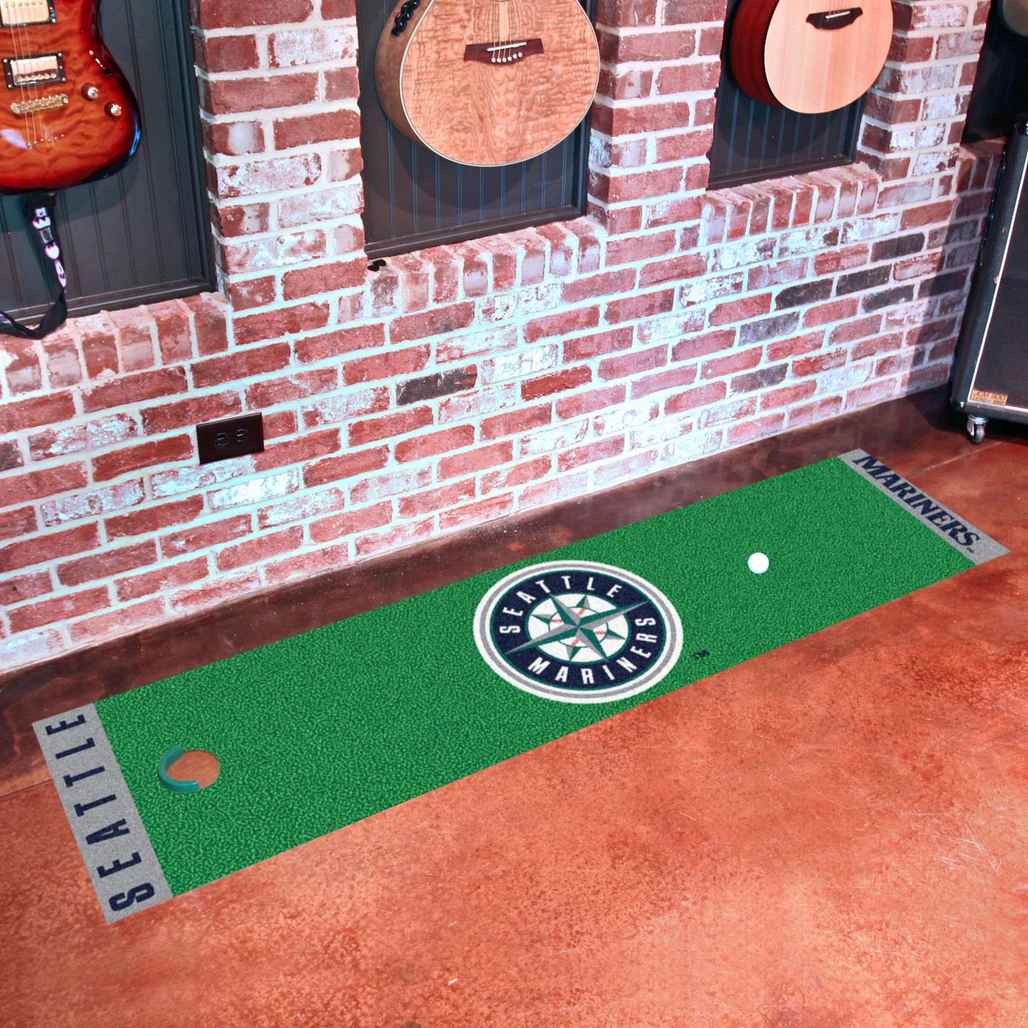 FANMATS 9043 Seattle Mariners Putting Green Runner 24 in. x 96 in.