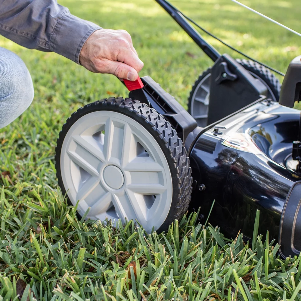 Black Max 21-inch 125cc Gas Push Mower with Briggs & Stratton Engine (Assembled Product Weight 46.9 lb; 22.10-inch Height)