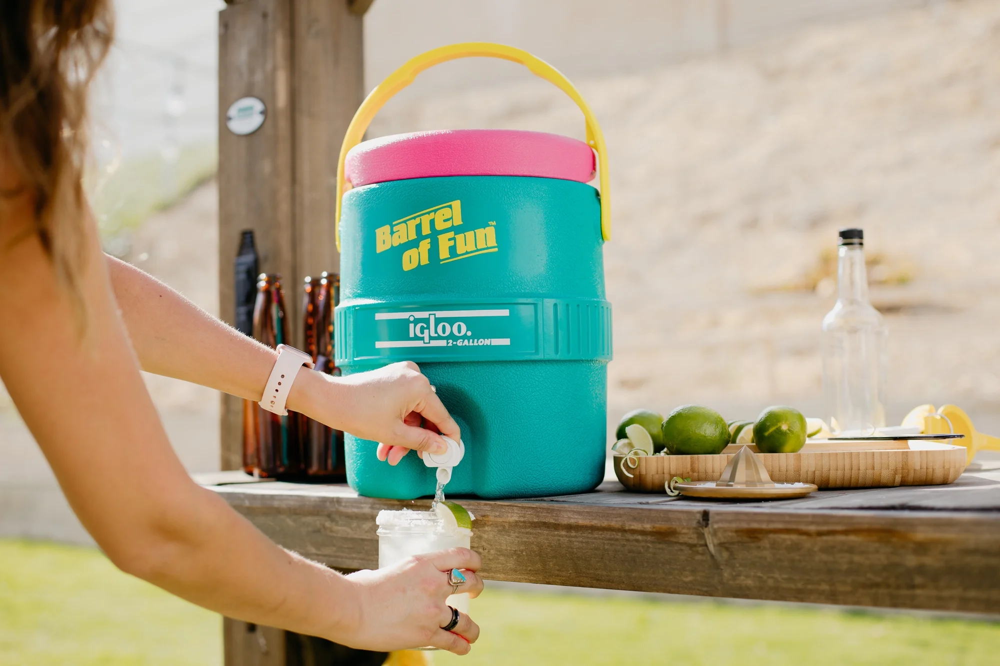 Igloo 2 Gallon Barrel Of Fun Beverage Cooler Jug – Jade