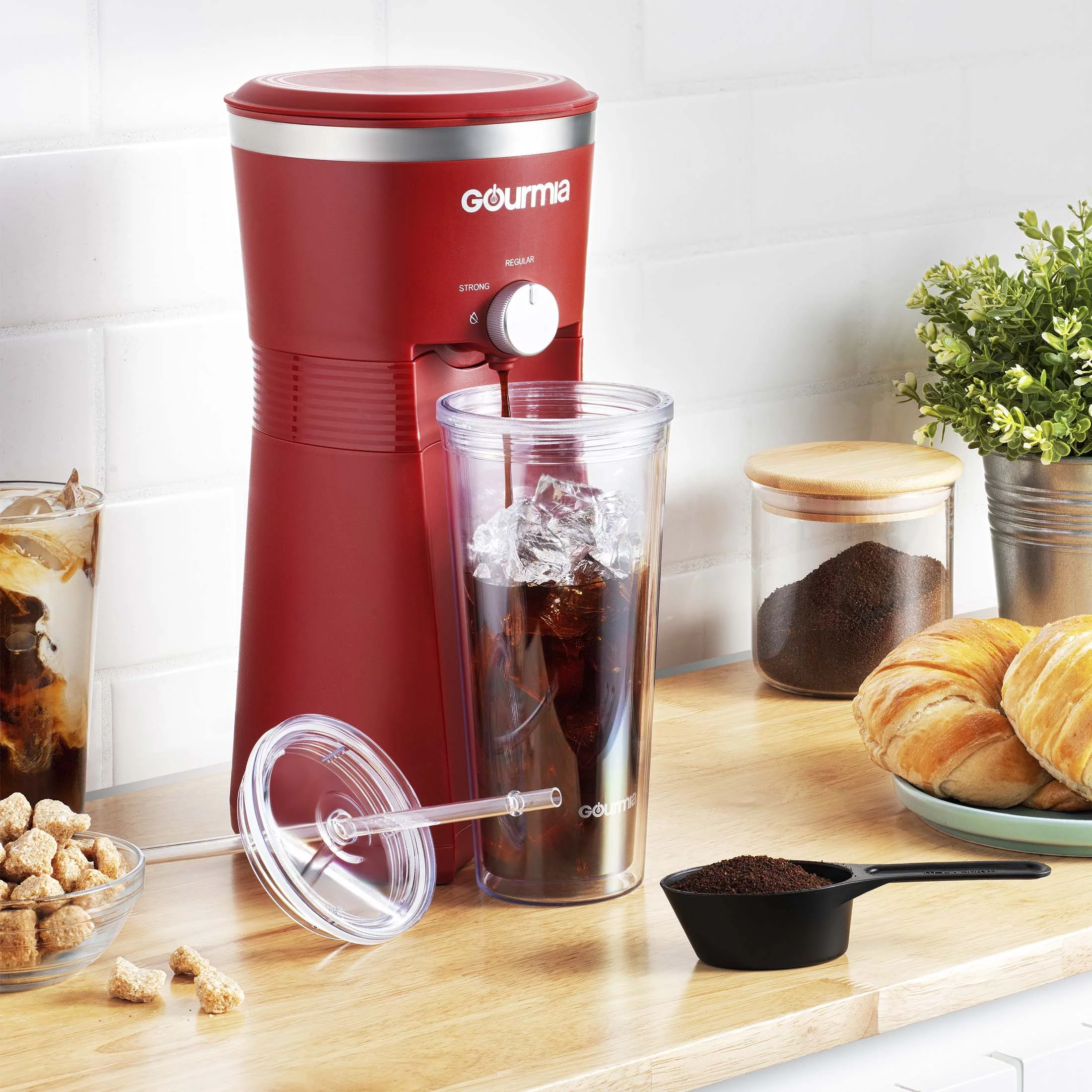 Gourmia Iced Coffee Maker with 25 fl oz. Reusable Tumbler, Red