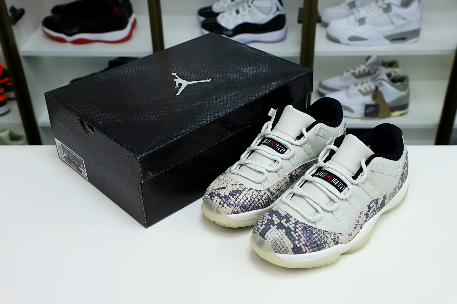 AIR JORDAN 11 LOW SNAKESKIN LIGHT BONE - finekick.vip