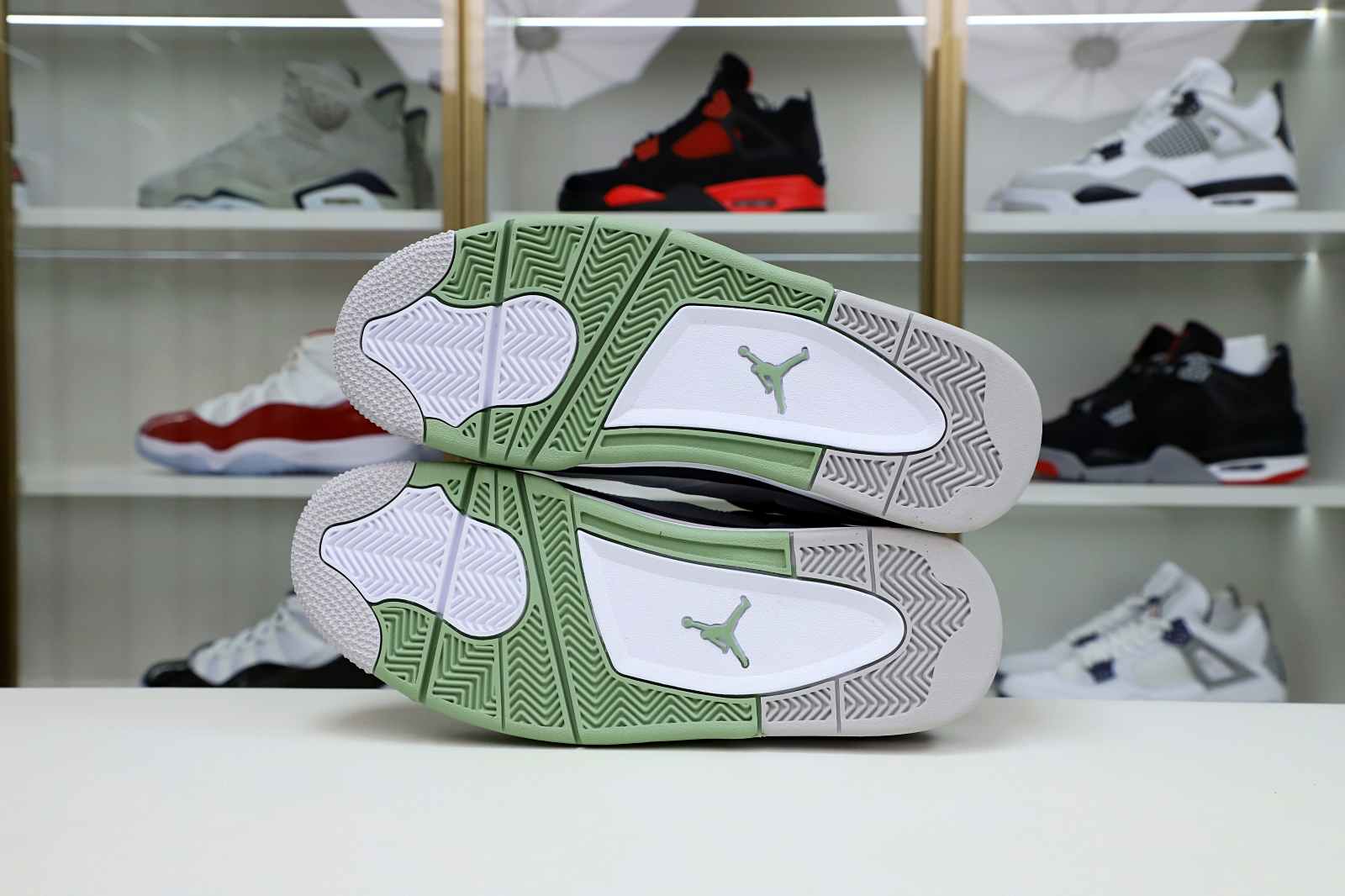 AIR JORDAN 4