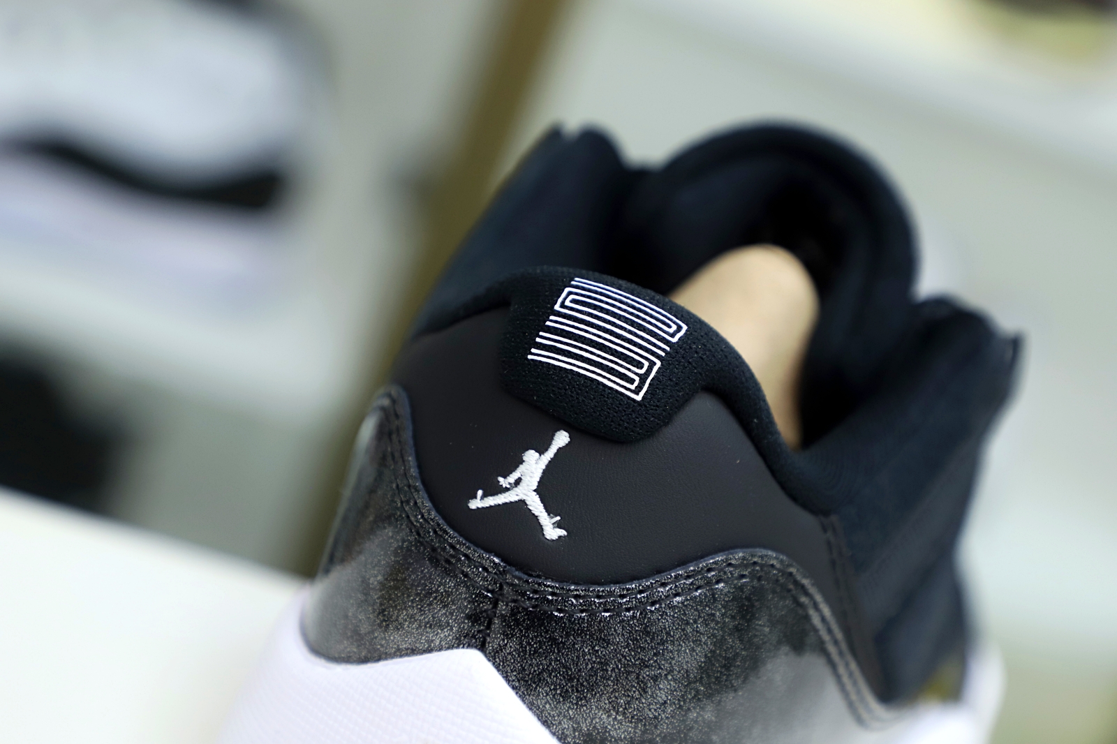 Air Jordan 11 retro low barons - finekick.vip