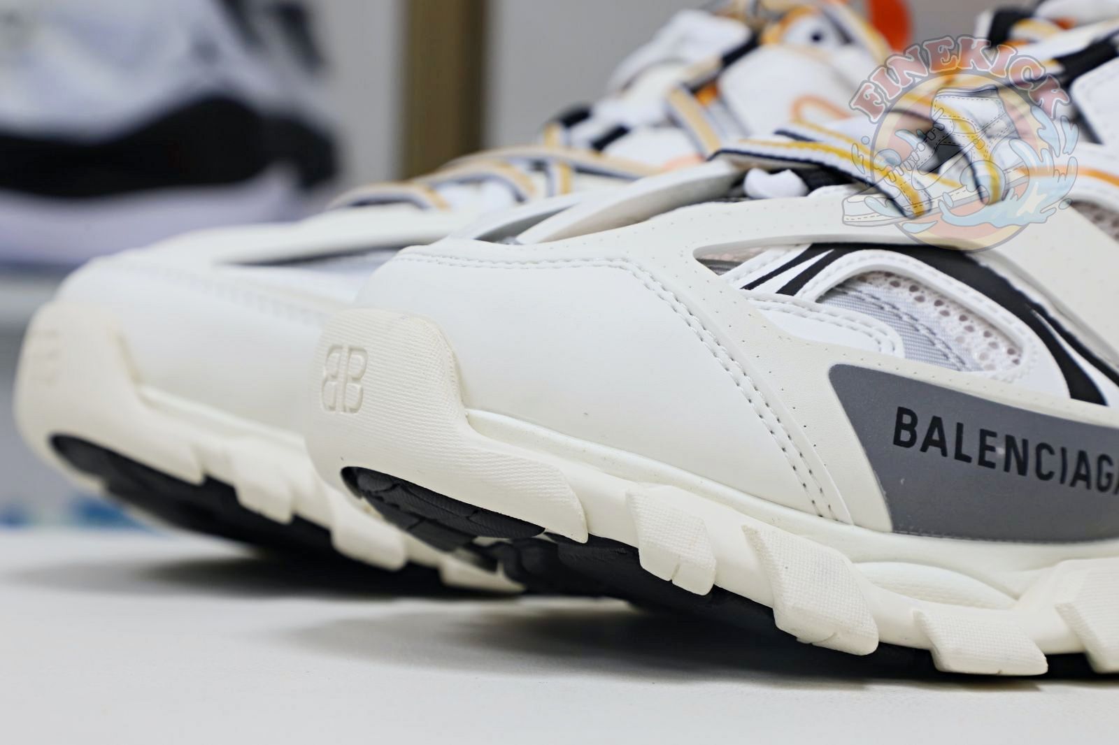 Balenciaga BLGA  Track(LED) - finekick.vip