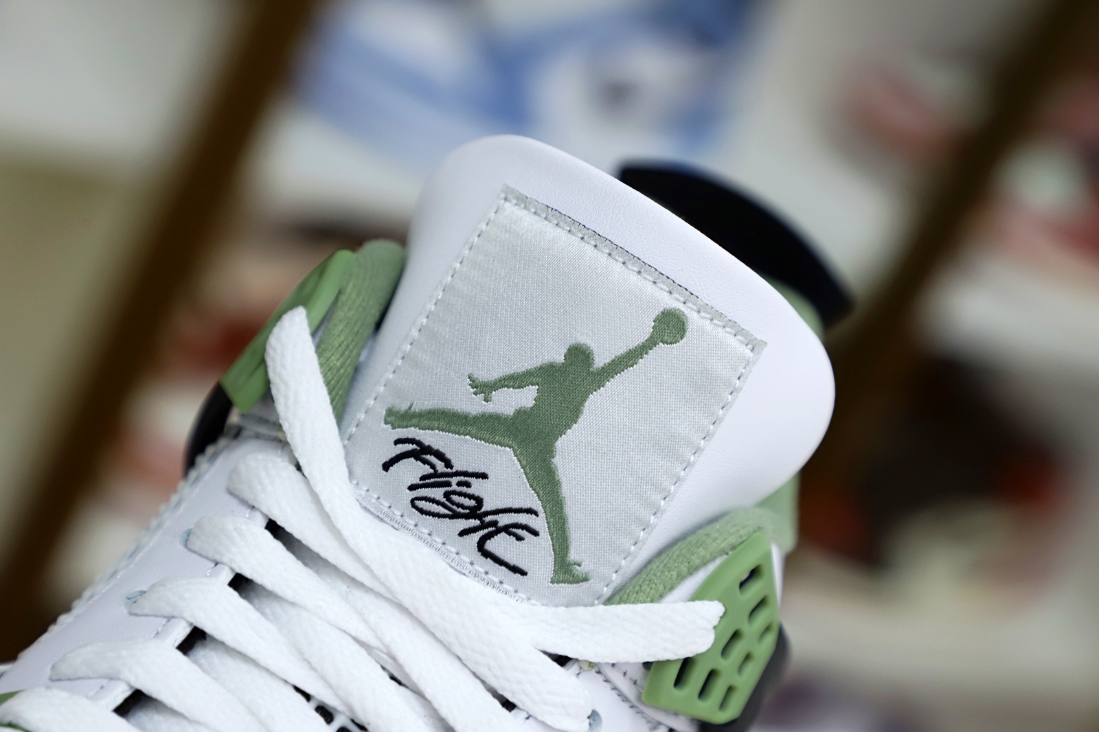 AIR JORDAN 4