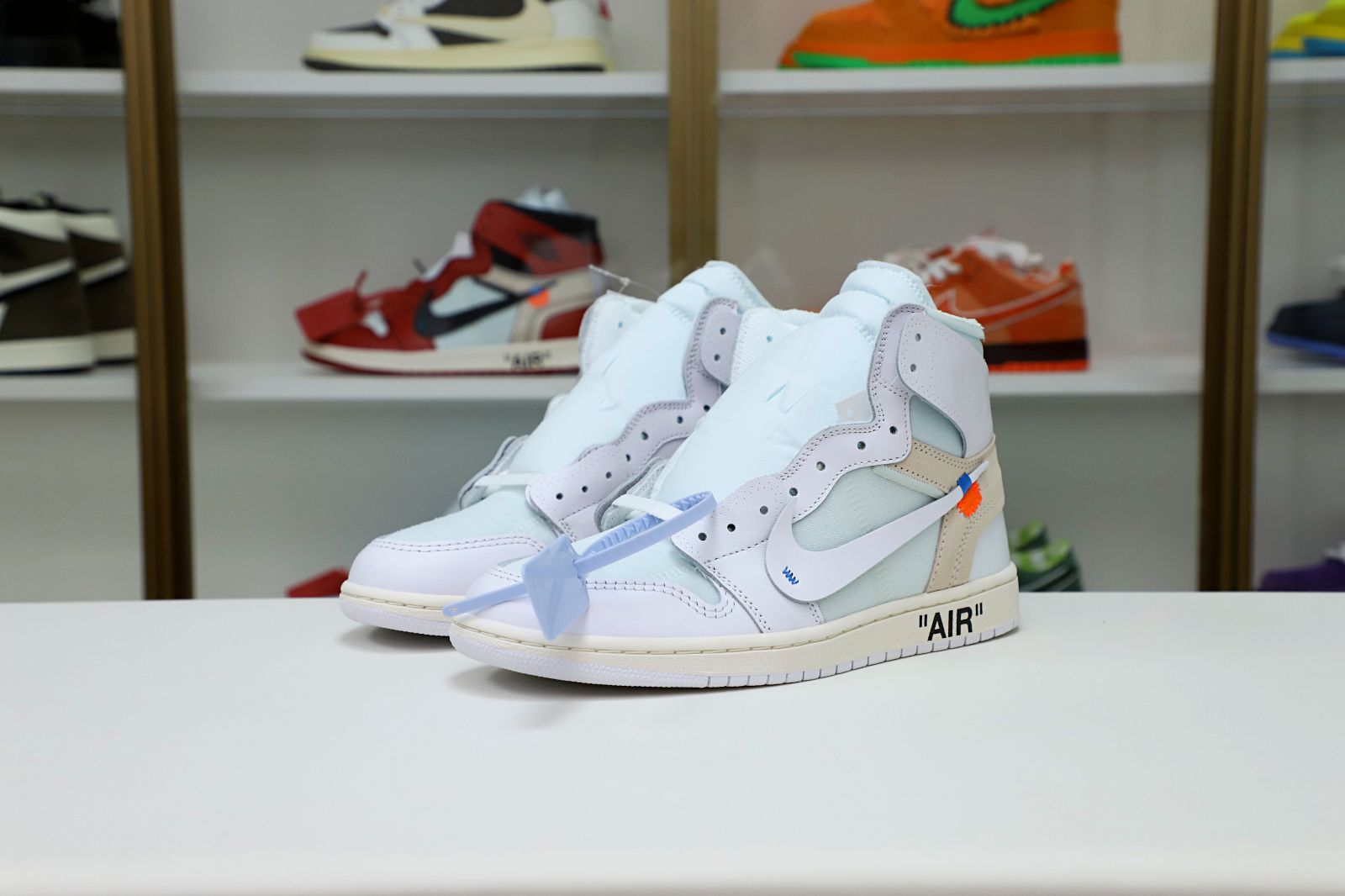 OFF-WHITE X AIR JORDAN 1 RETRO HIGH OG 'WHITE' 2018 - finekick.vip
