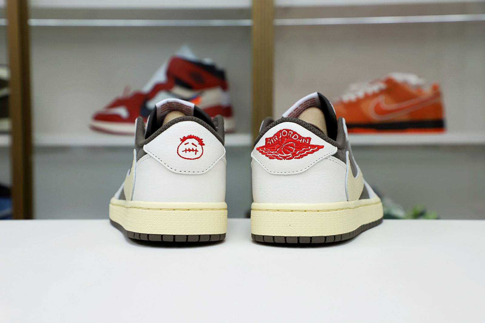 TRAVIS SCOTT X AIR JORDAN 1 LOW OG REVERSE MOCHA - finekick.vip