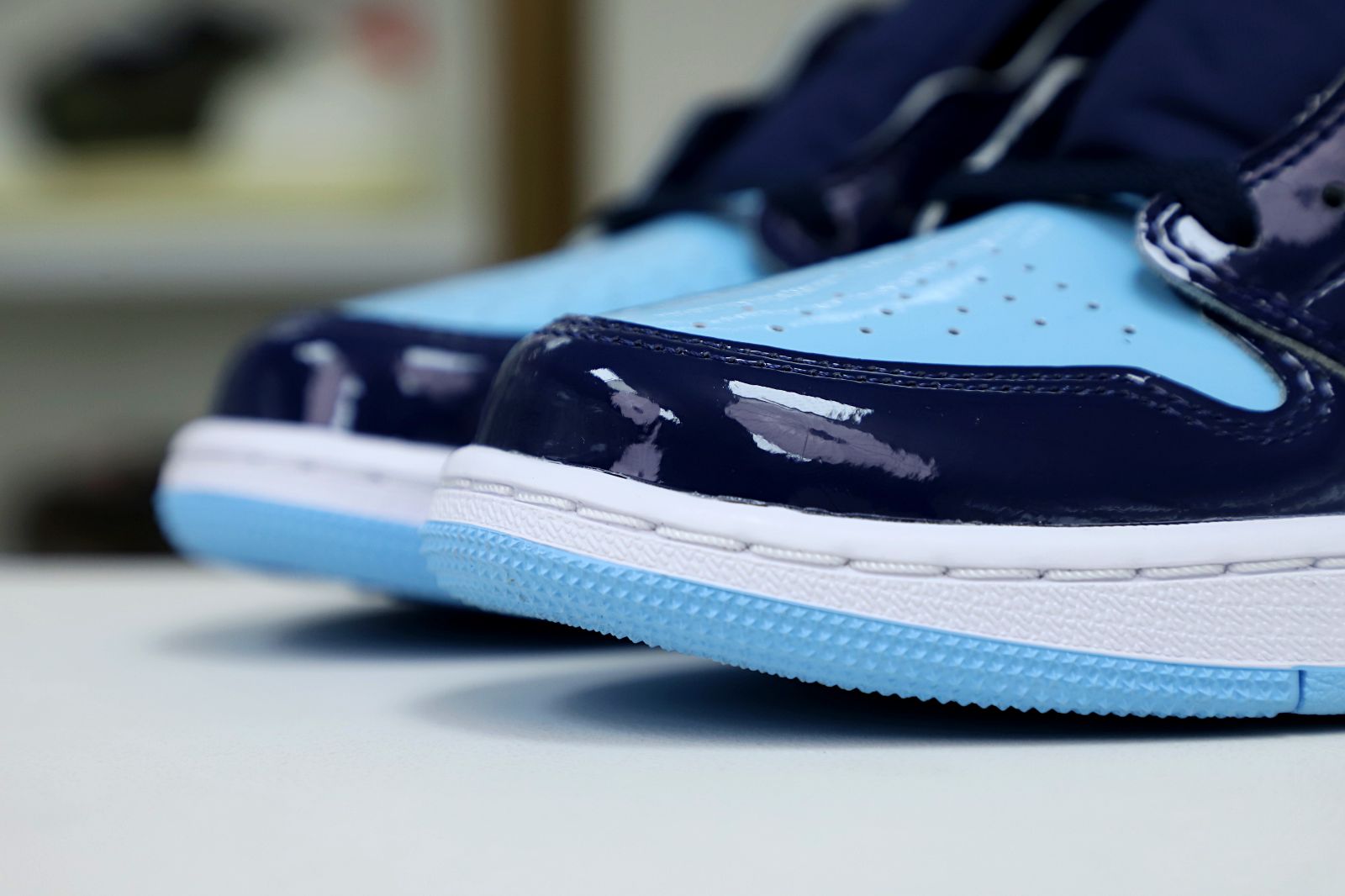 WMNS AIR JORDAN 1 RETRO HIGH OG 'BLUE CHILL' - finekick.vip