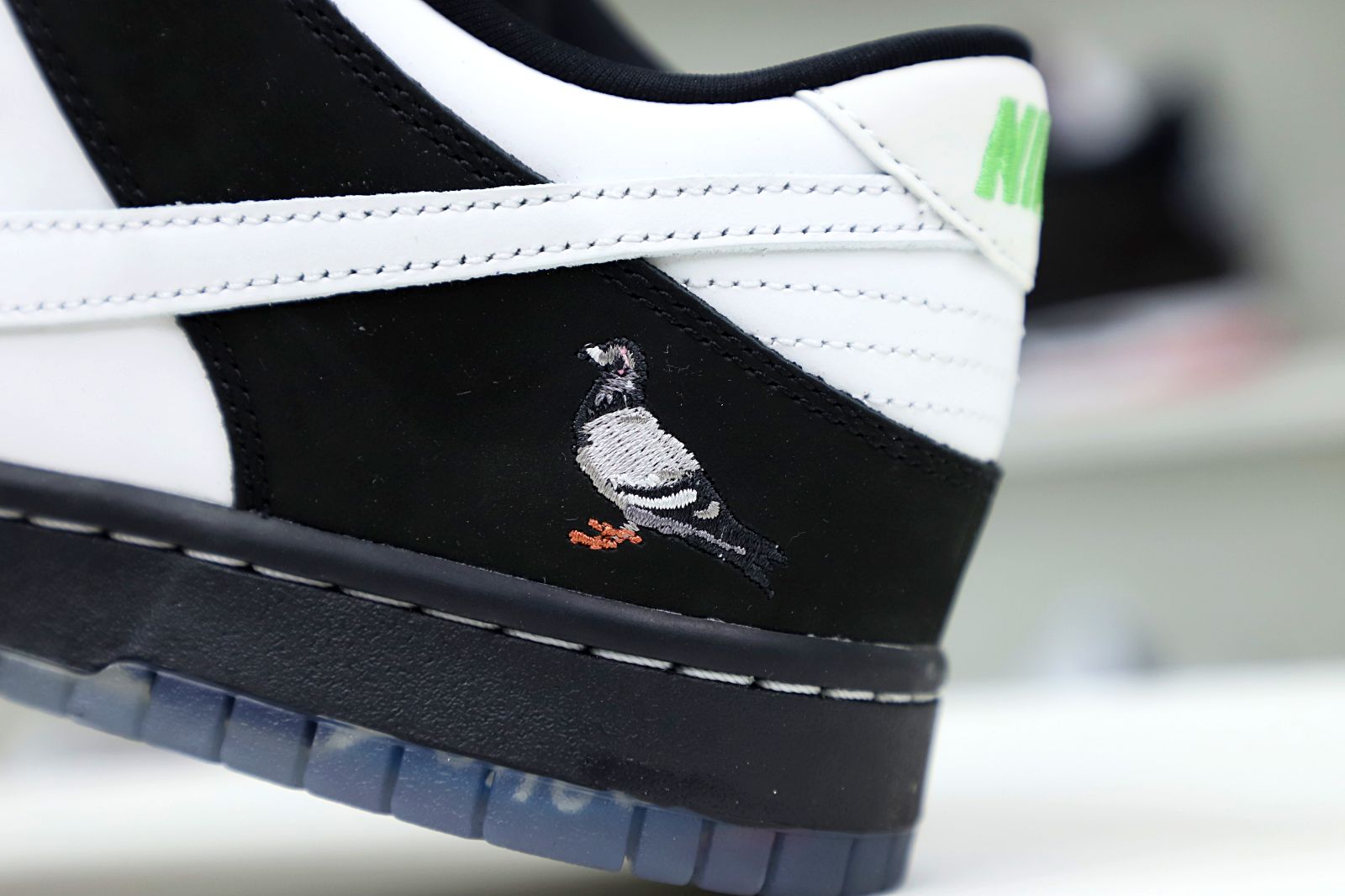 NIKE SB DUNK LOW STAPLE PANDA PIGEON (REGULAR BOX) - finekick.vip