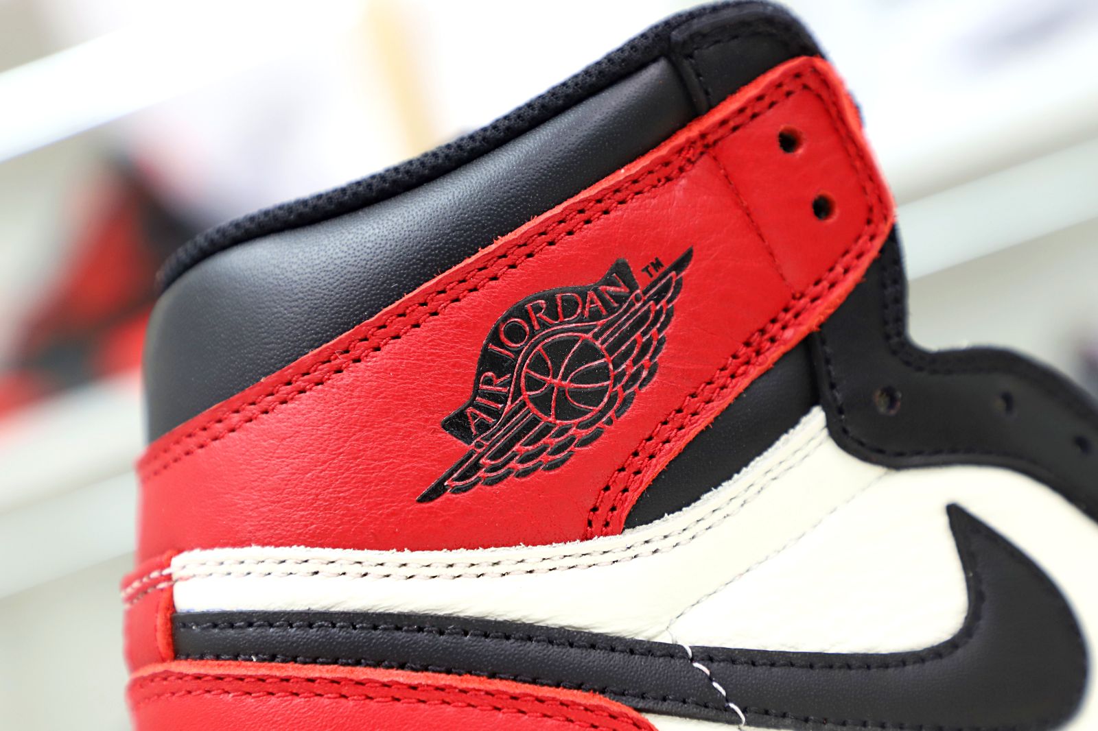 AIR JORDAN 1 RETRO HIGH OG 'BRED TOE' - finekick.vip