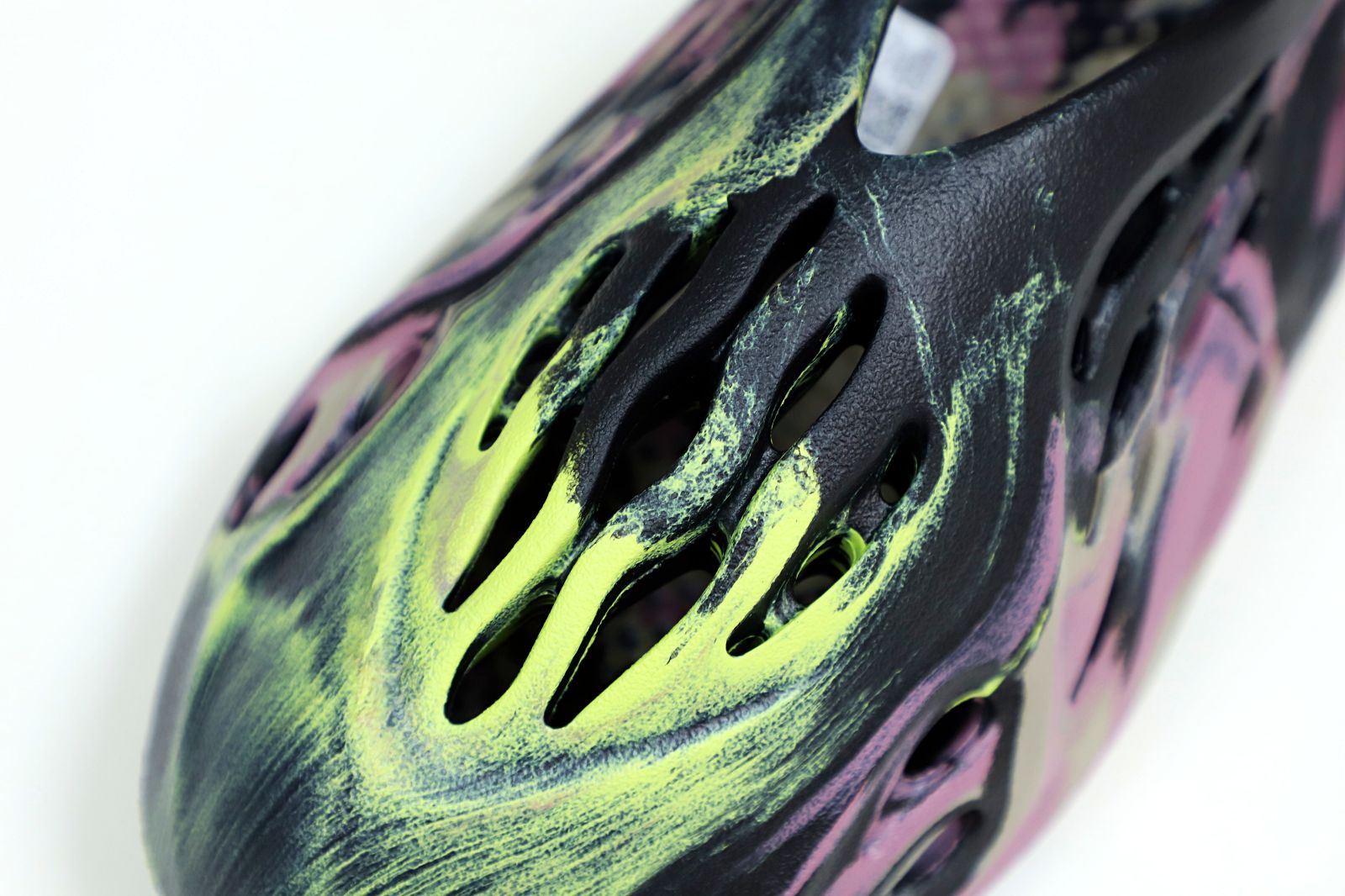 YEEZY FOAM RUNNER “MX CARBON” 2022 (IG9562) - finekick.vip