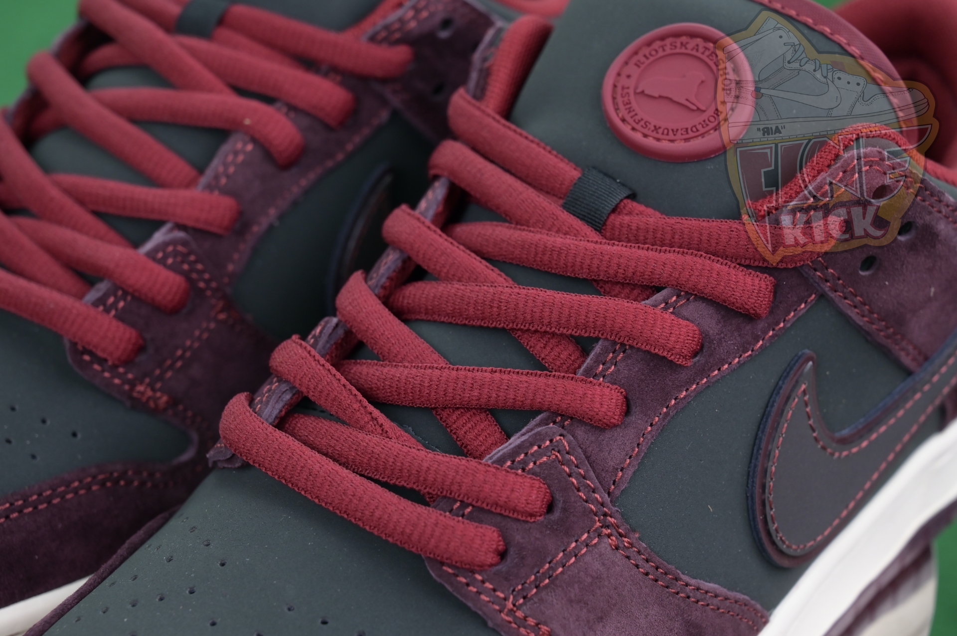 RIOT Skateshop x Nike SB Dunk Low - finekick.vip