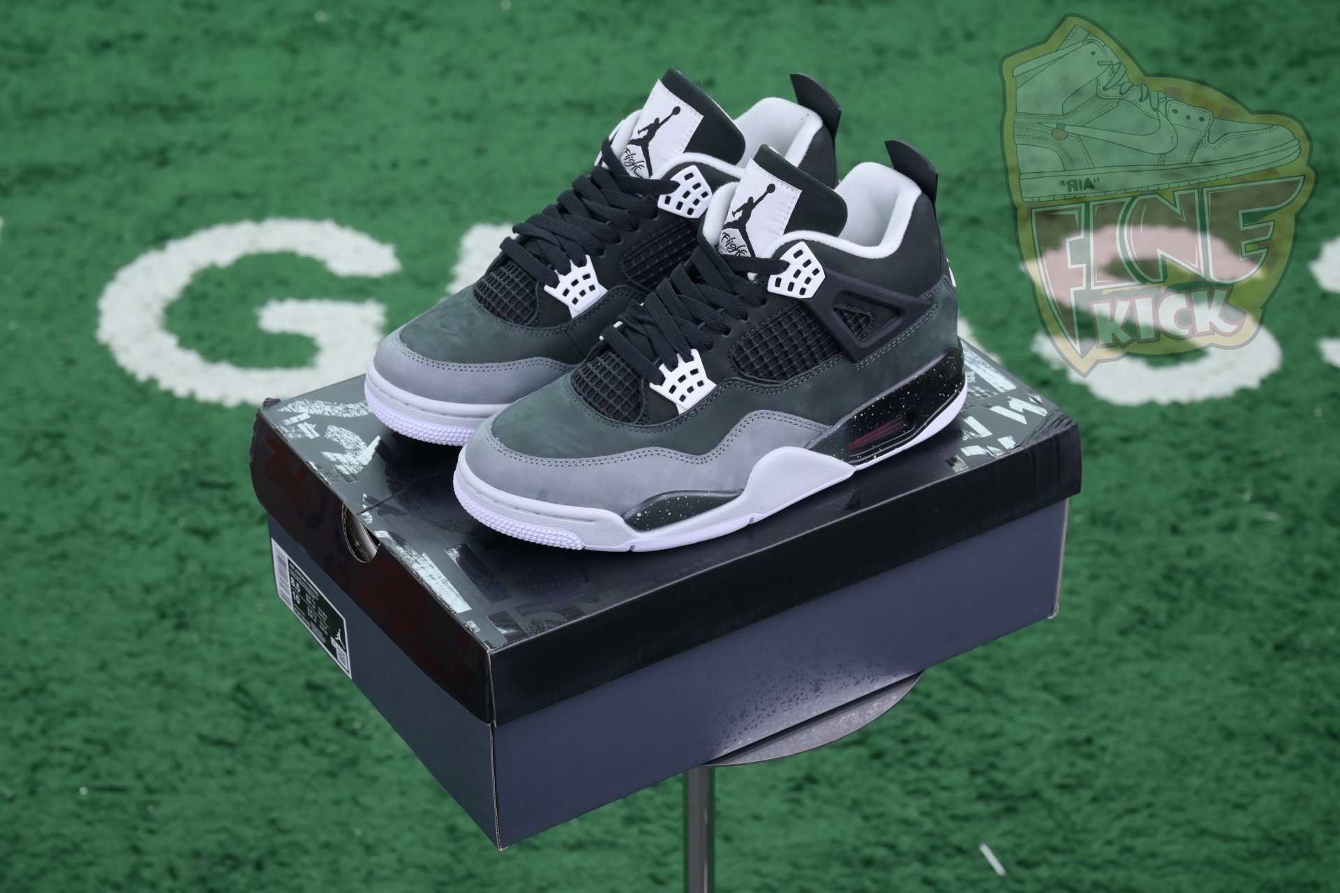 Air Jordan 4