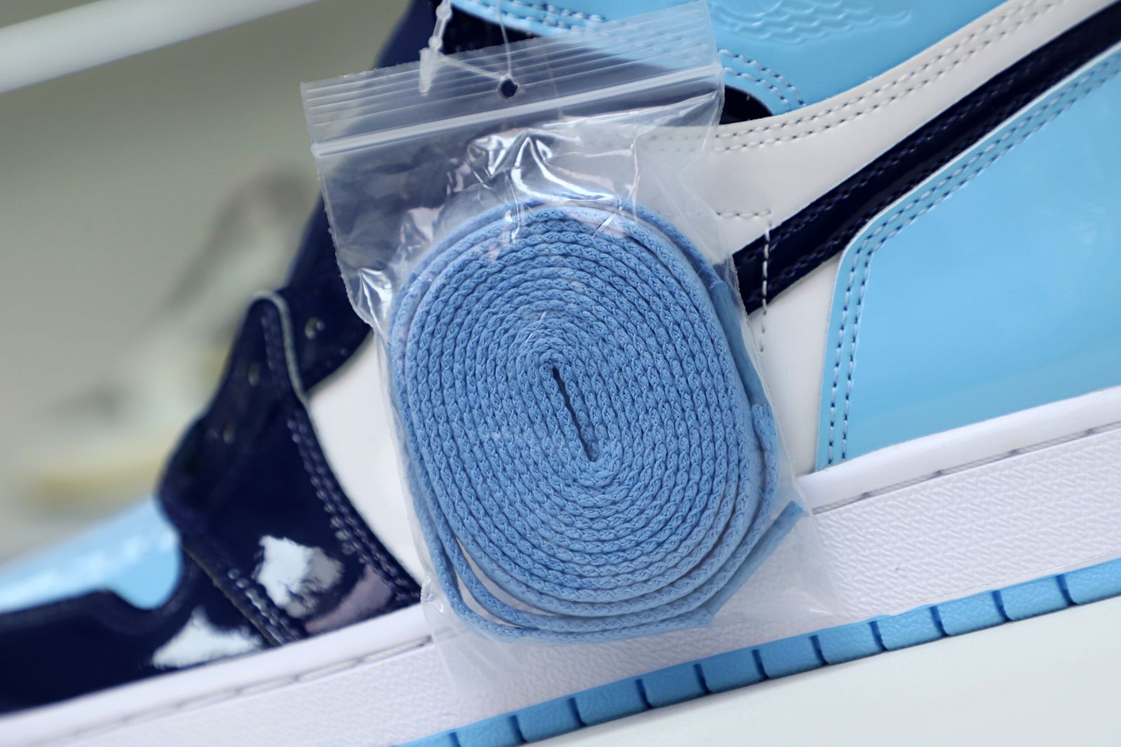 WMNS AIR JORDAN 1 RETRO HIGH OG 'BLUE CHILL' - finekick.vip