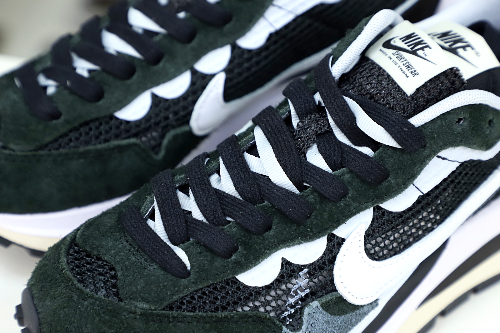 SACAI X VAPORWAFFLE 'BLACK WHITE' - finekick.vip
