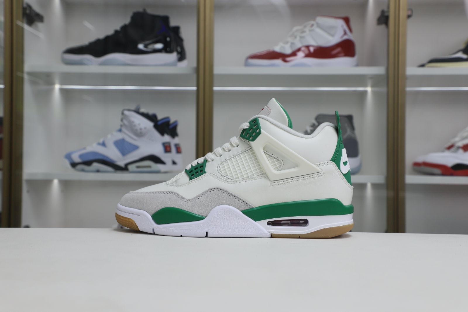 NIKE SB X AIR JORDAN 4 RETRO 'PINE GREEN' - finekick.vip
