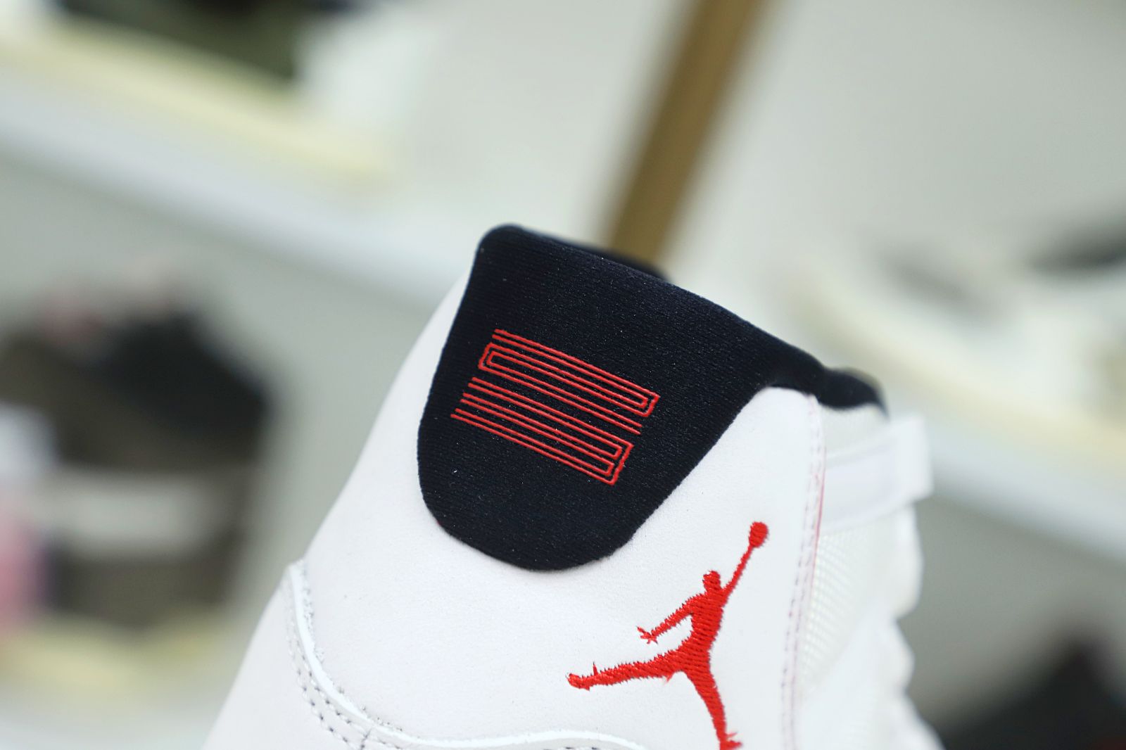 AIR JORDAN 11 XI RETRO PLATINUM TINT - finekick.vip