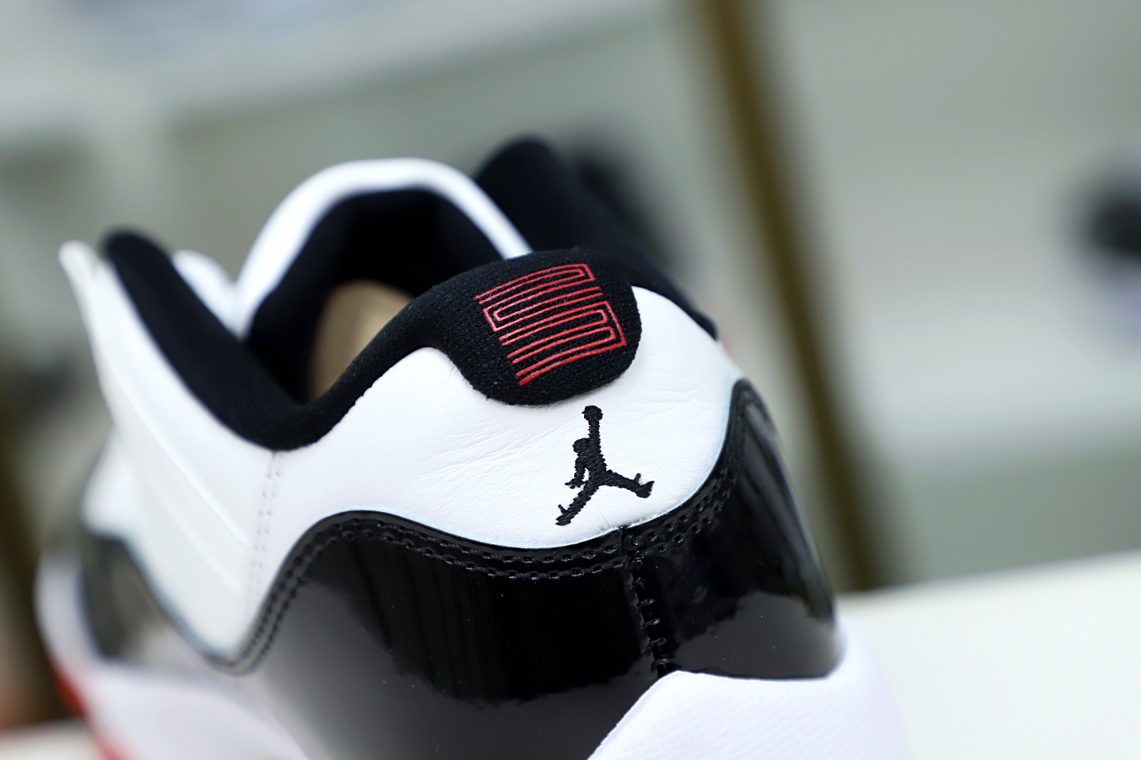 AIR JORDAN 11 LOW WHITE BRED - finekick.vip