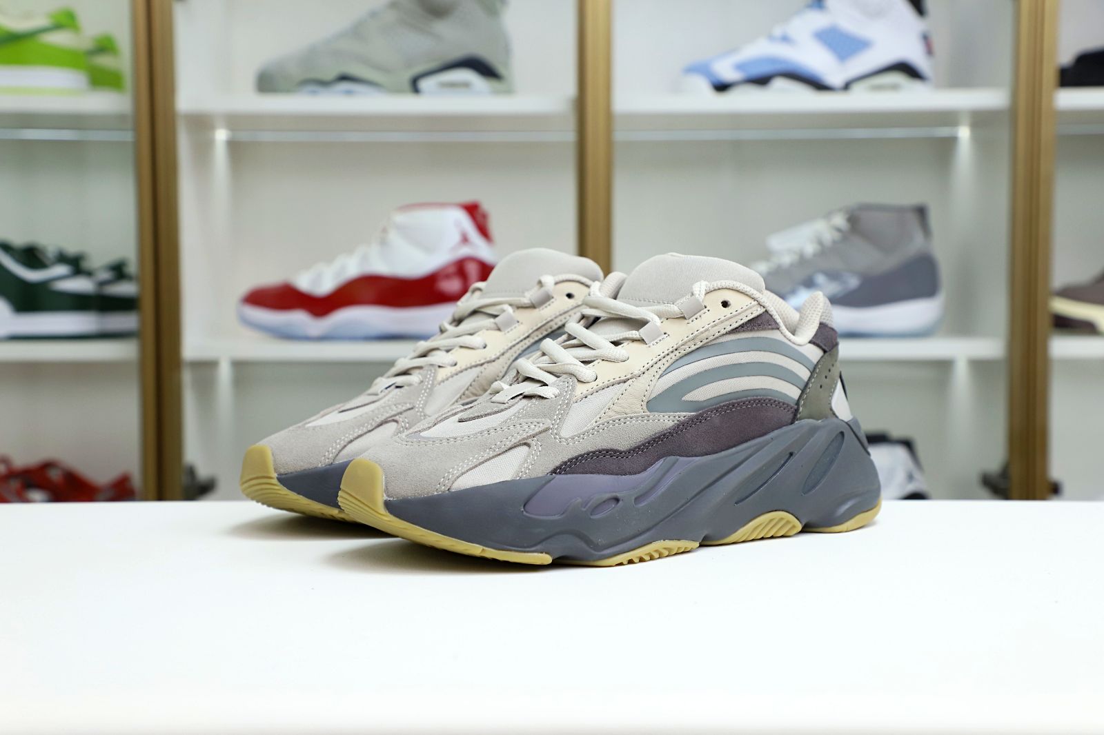 Yeezy boost 700 V2 Tephra - finekick.vip