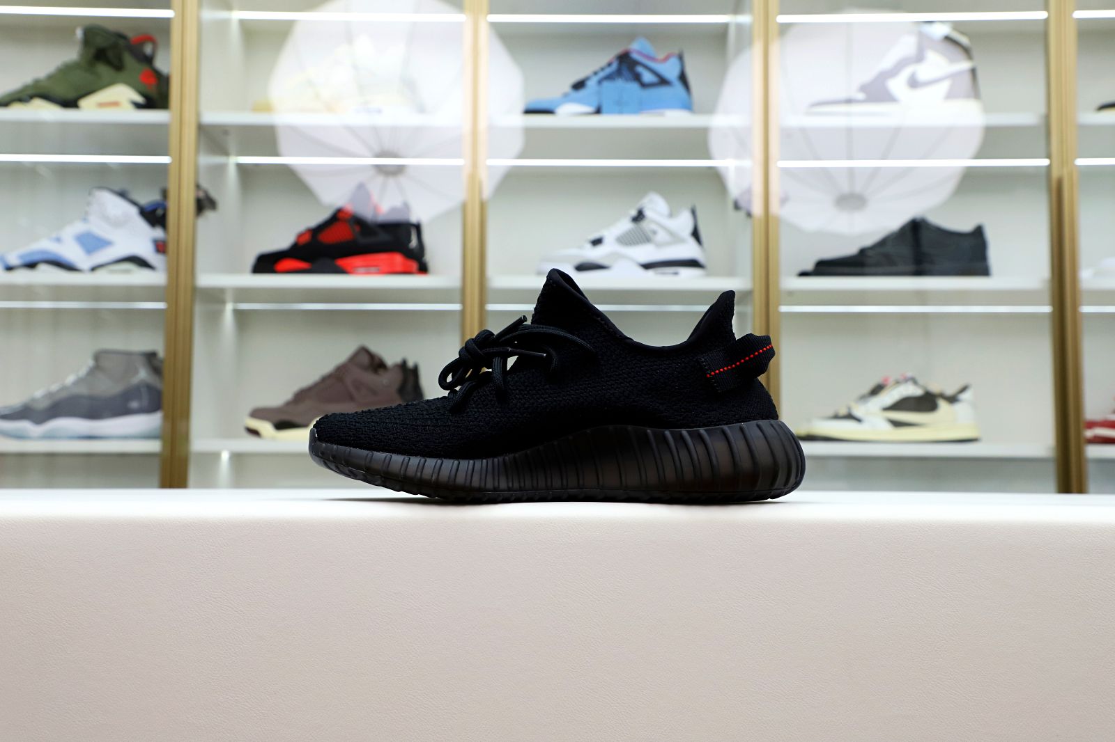YEEZY BOOST 350 V2 'BRED' - finekick.vip