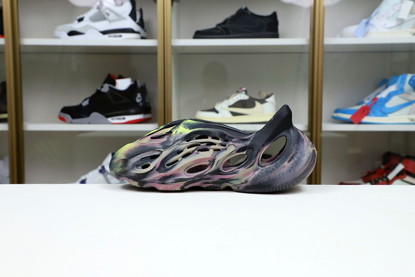 YEEZY FOAM RUNNER “MX CARBON” 2022 (IG9562) - finekick.vip