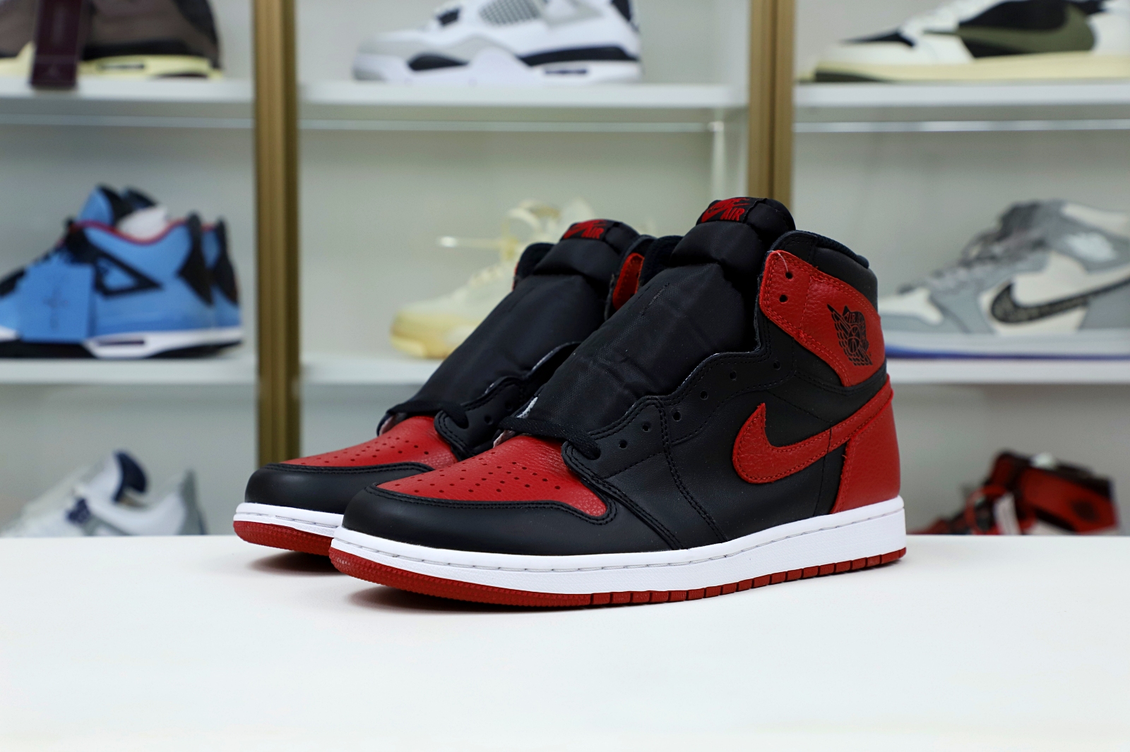 AIR JORDAN 1 RETRO HIGH OG 'BRED' - finekick.vip