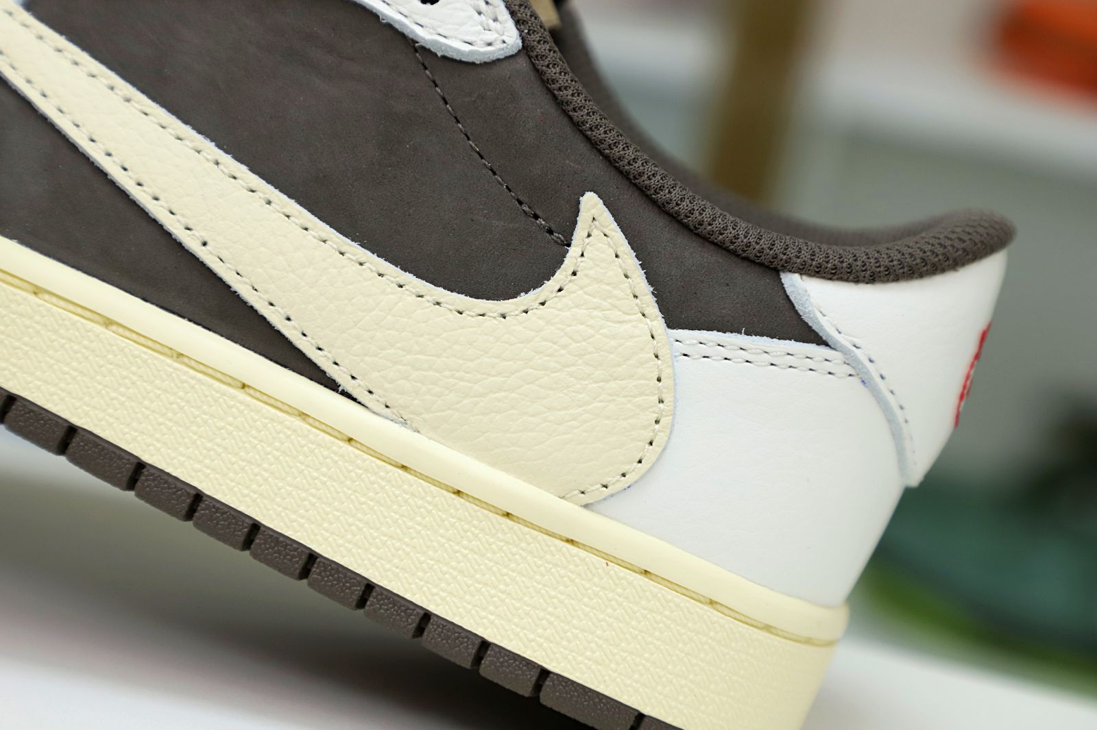 TRAVIS SCOTT X AIR JORDAN 1 LOW OG REVERSE MOCHA - finekick.vip