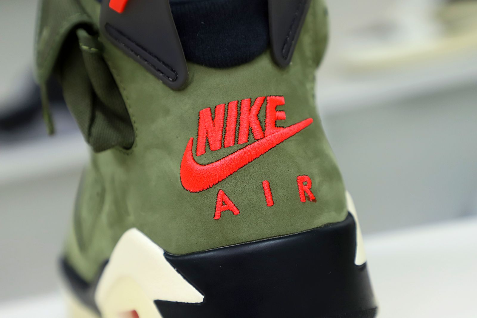 TRAVIS SCOTT X AIR JORDAN 6 RETRO 'OLIVE' - finekick.vip