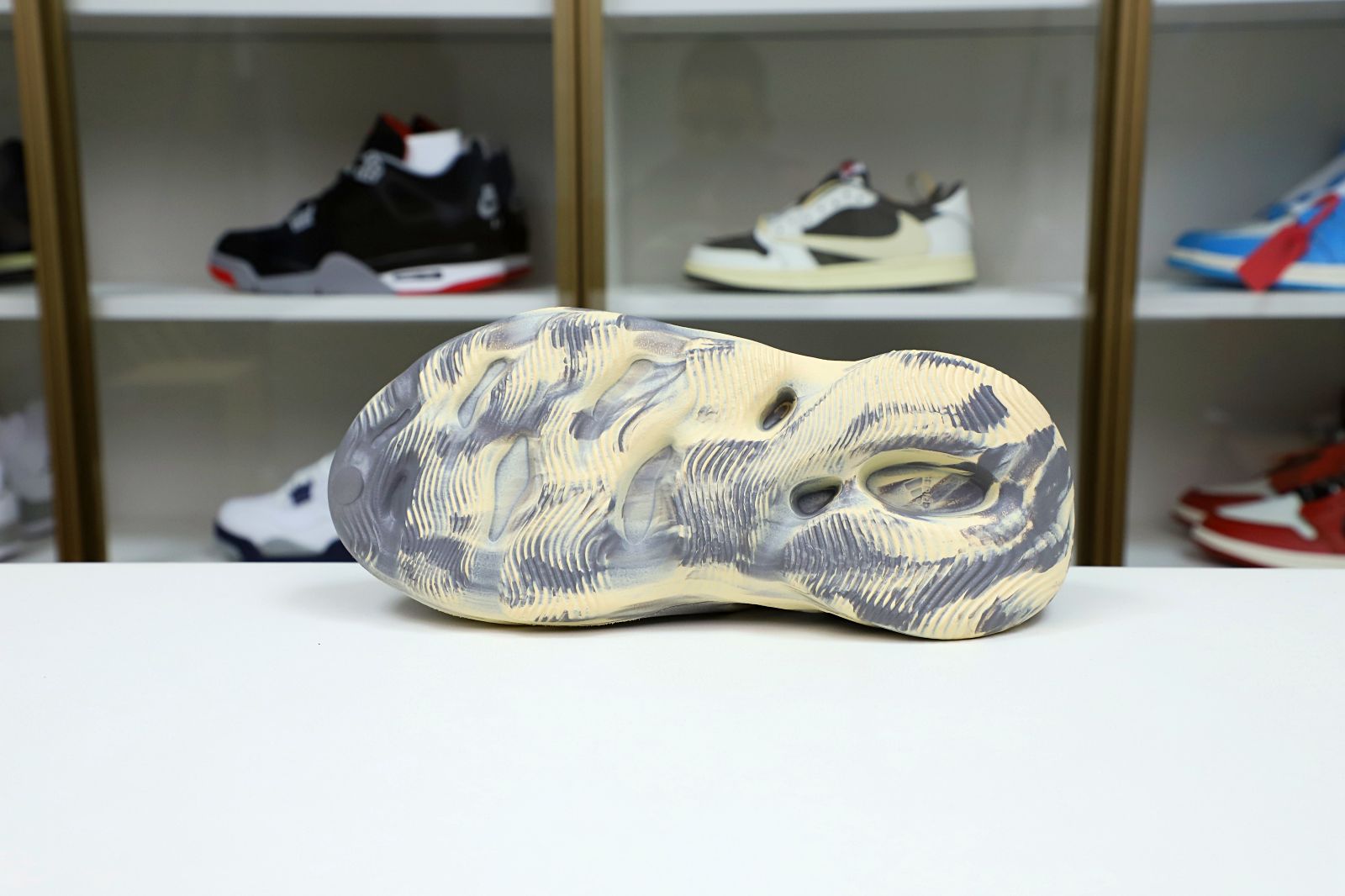 YEEZY FOAM RUNNER 'MXT MOON GREY' - finekick.vip