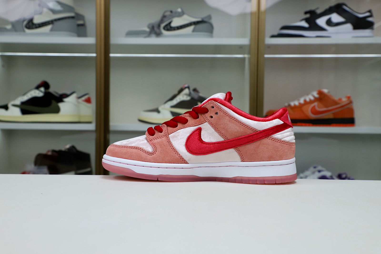 STRANGELOVE X DUNK LOW SB 'VALENTINE'S DAY' - finekick.vip