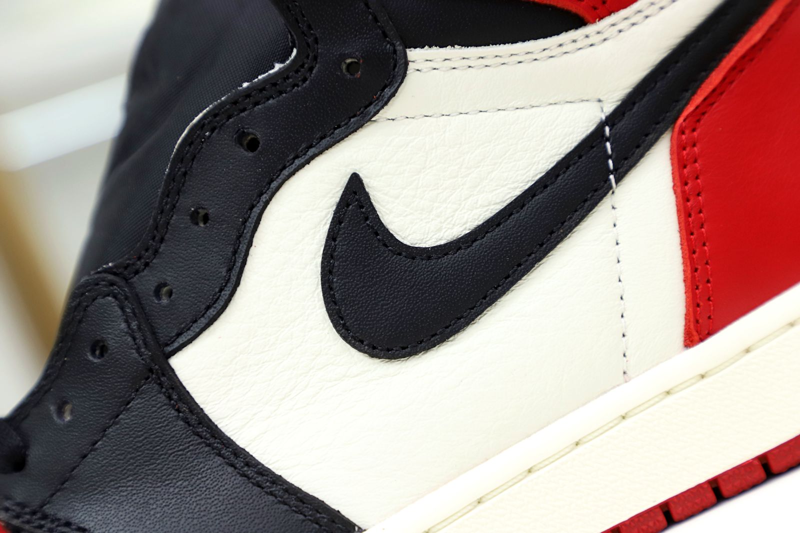 AIR JORDAN 1 RETRO HIGH OG 'BRED TOE' - finekick.vip