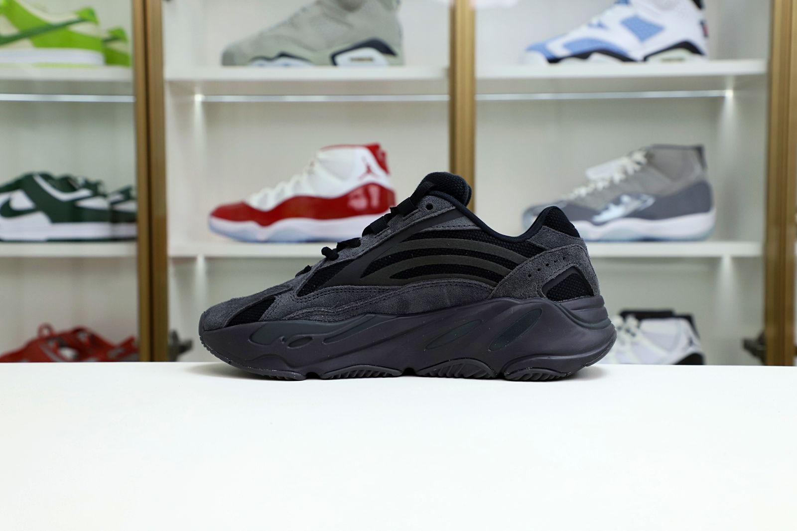 Yeezy Boost 700 V2 Vanta 2019 - finekick.vip