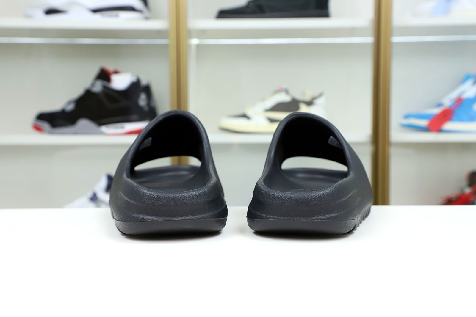 YEEZY SLIDE ONYX - finekick.vip