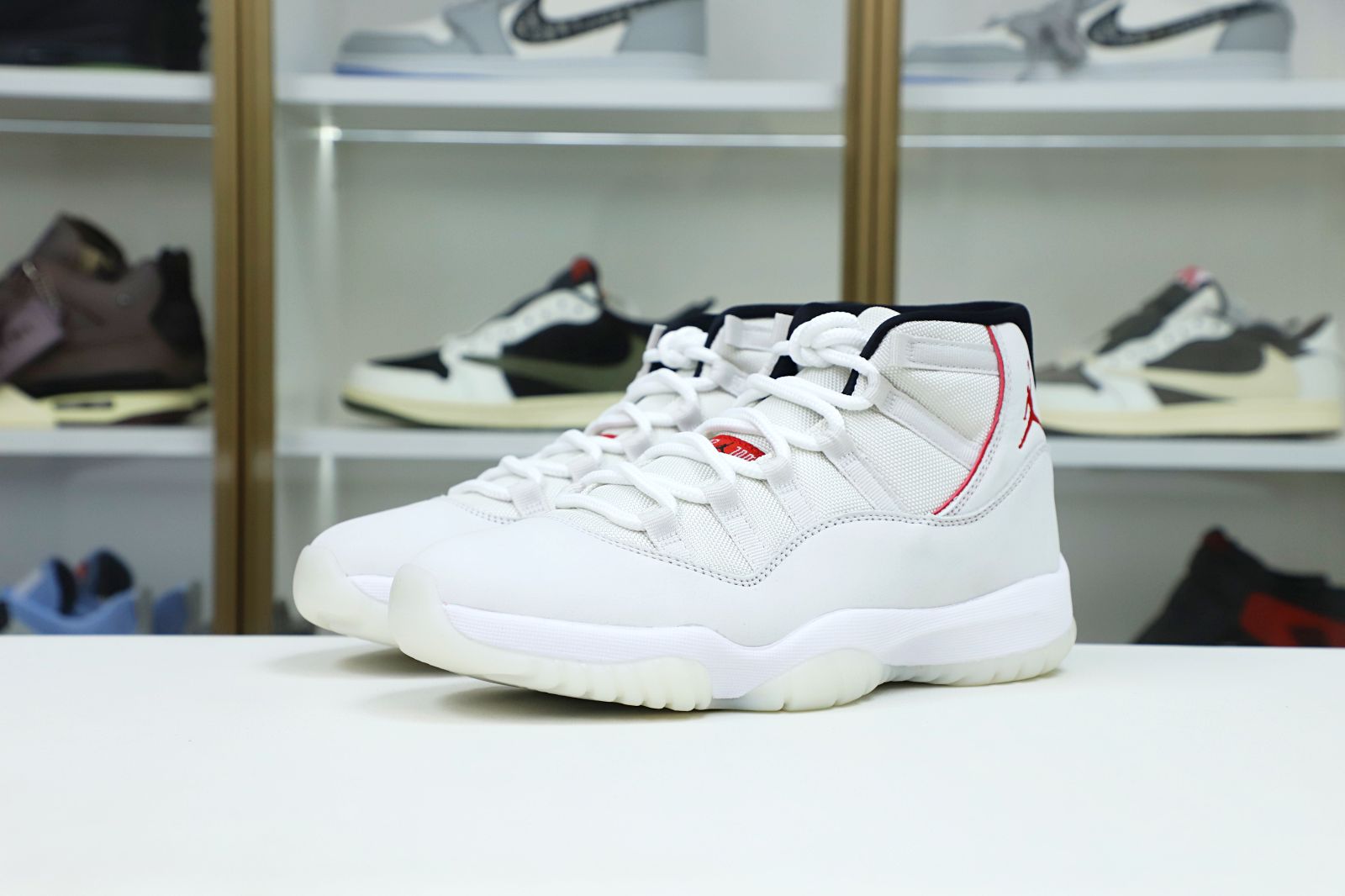 AIR JORDAN 11 XI RETRO PLATINUM TINT - finekick.vip