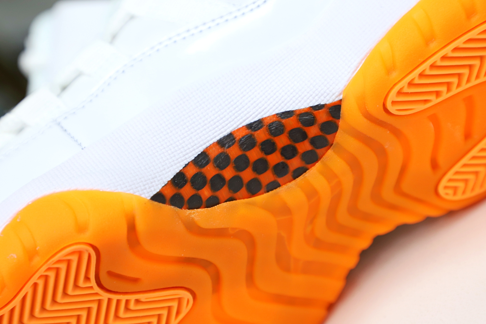 WMNS AIR JORDAN 11 RETRO LOW 'BRIGHT CITRUS' - finekick.vip