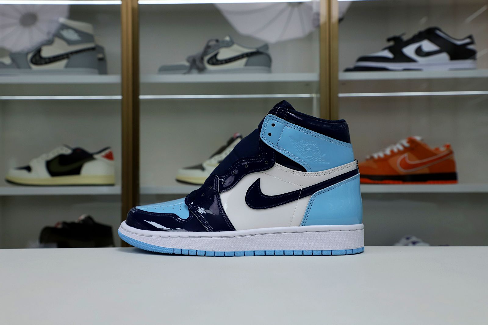 WMNS AIR JORDAN 1 RETRO HIGH OG 'BLUE CHILL' - finekick.vip