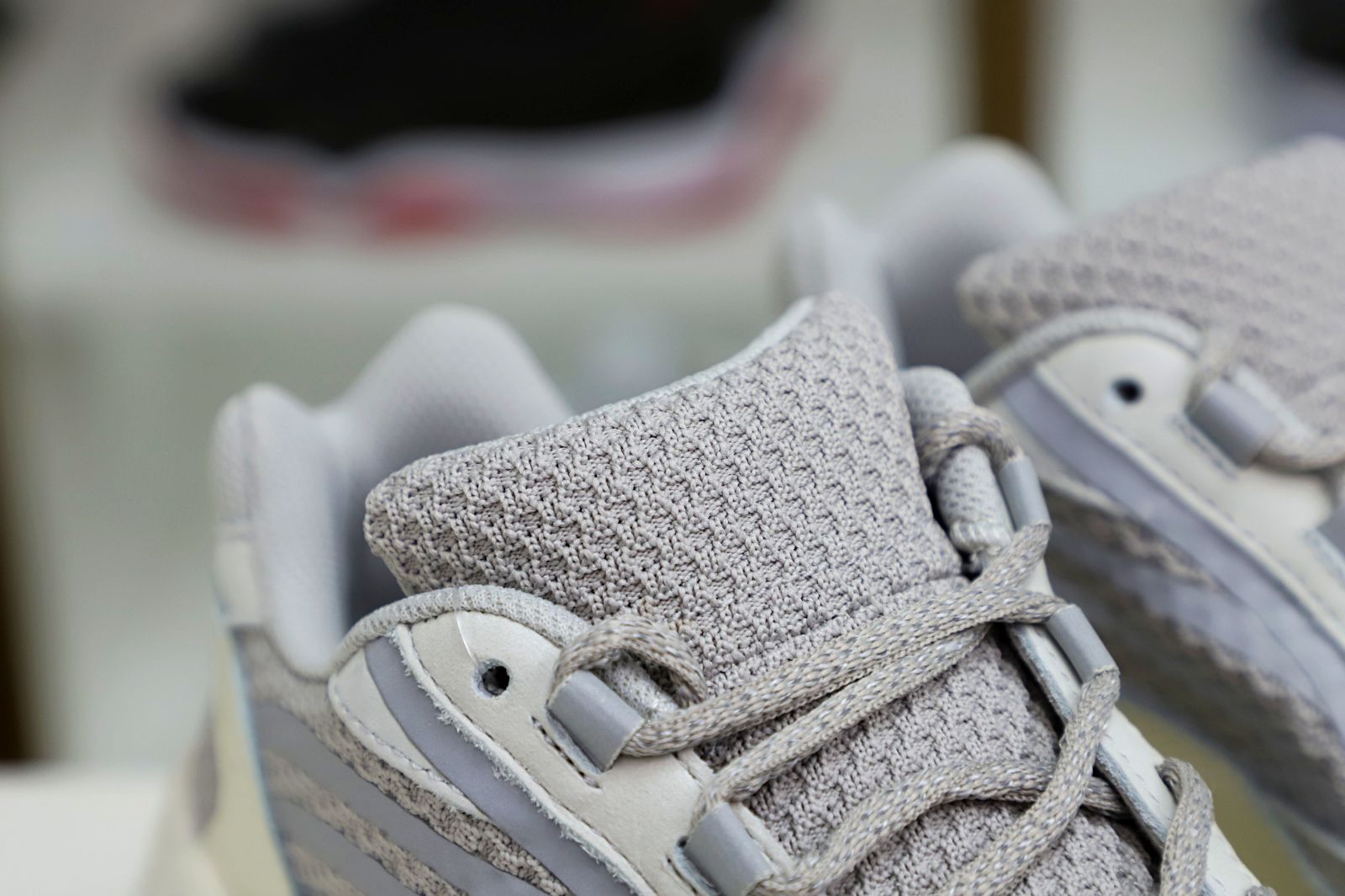 YEEZY BOOST 700 V2 'CREAM' - finekick.vip
