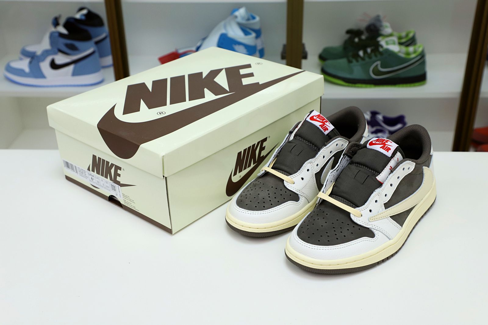 TRAVIS SCOTT X AIR JORDAN 1 LOW OG REVERSE MOCHA - finekick.vip